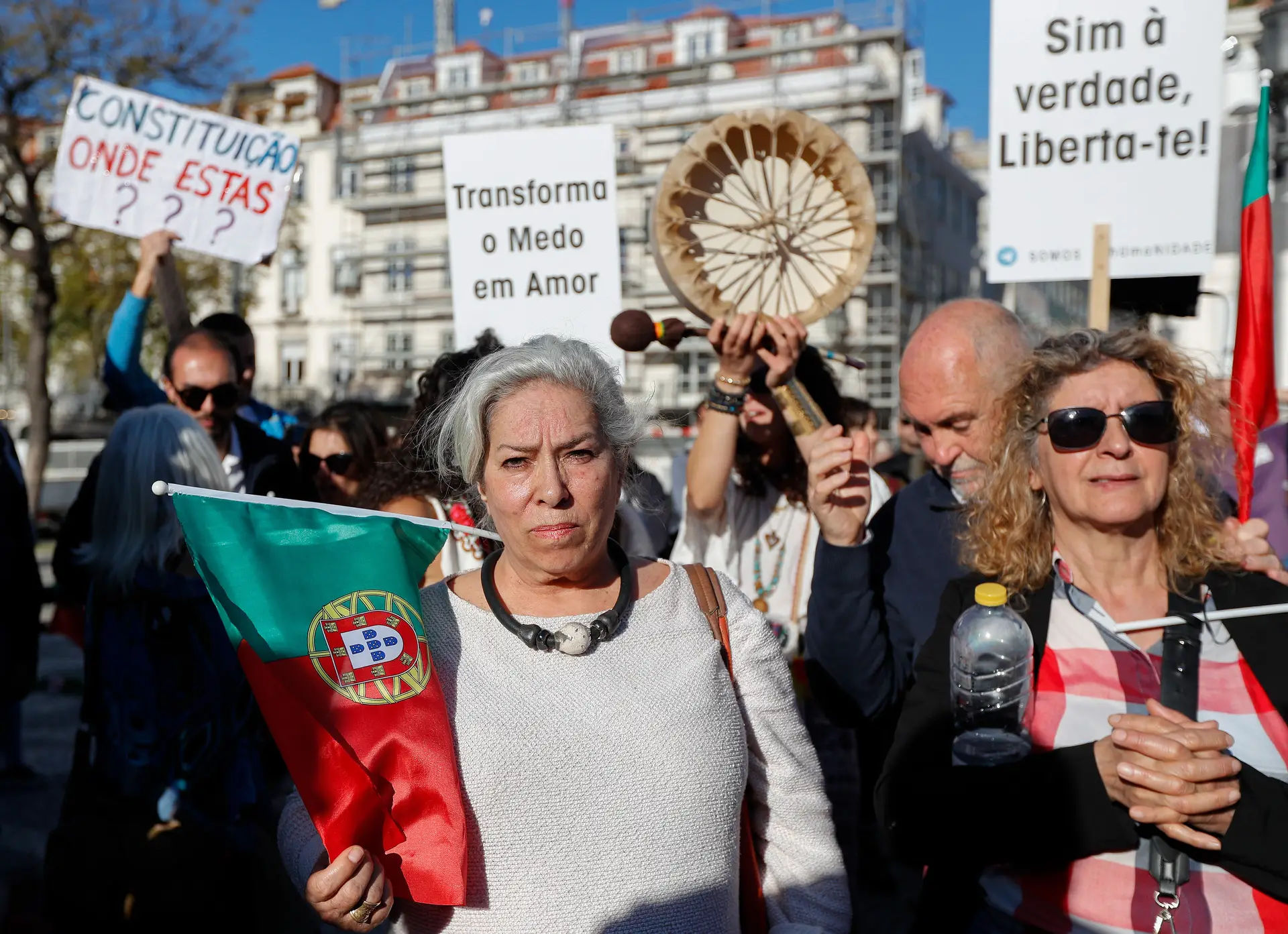 A bandeira de Portugal também presente no protesto de Lisboa