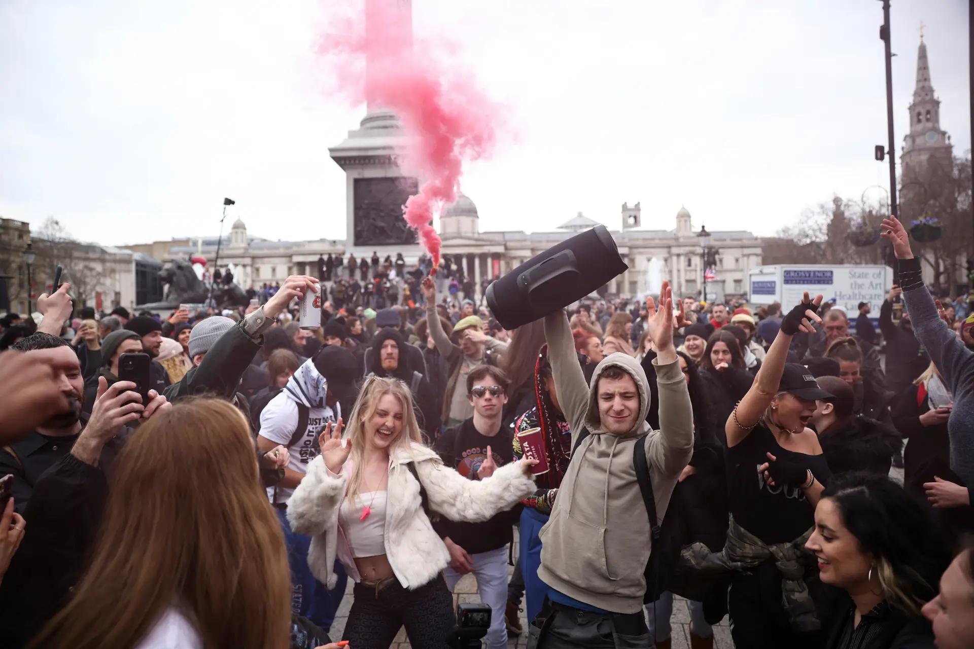 Um protesto transformado numa grande festa, no centro de Londres, no Reino Unido