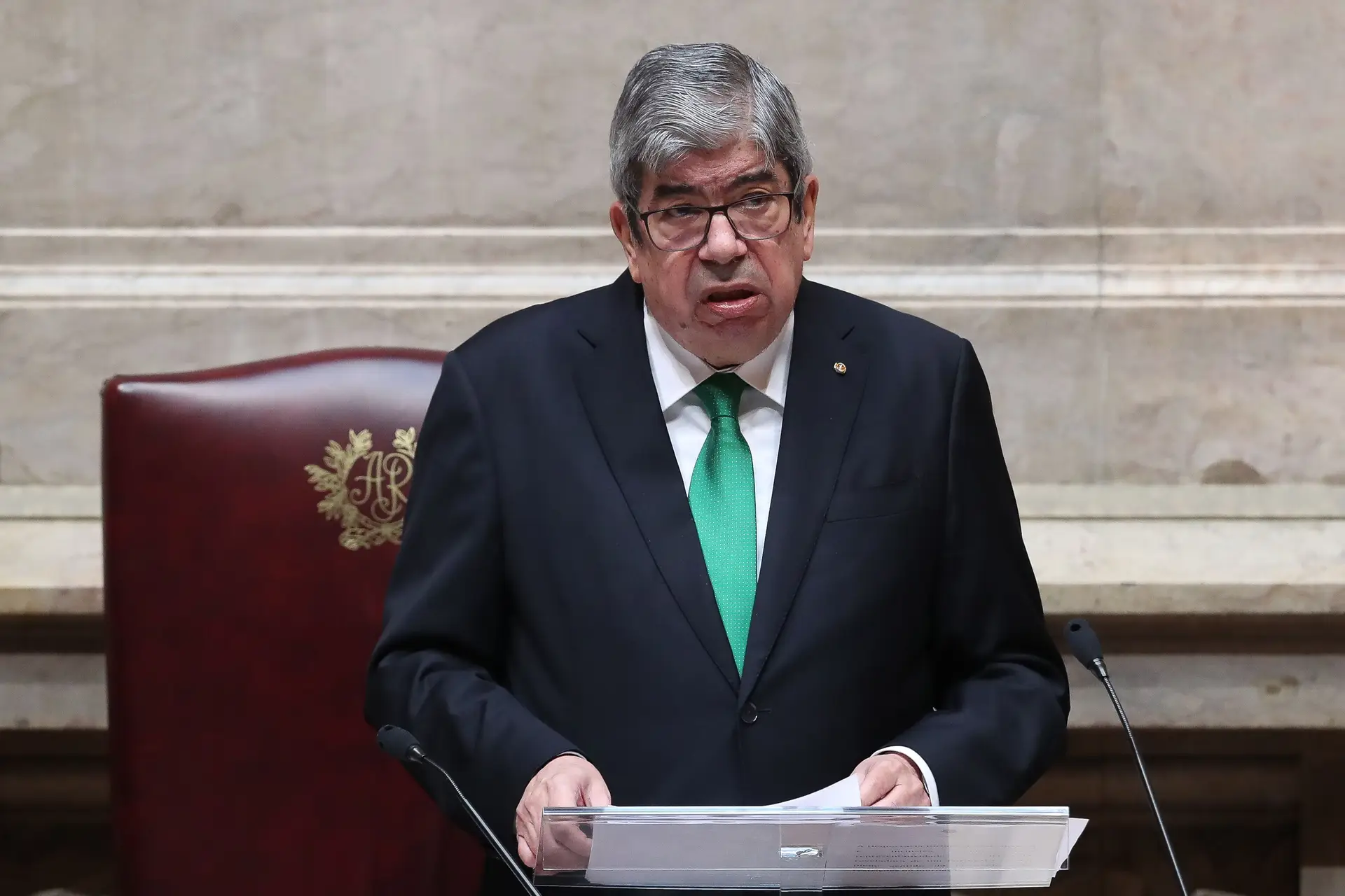 PSP vai participar ao Ministério Público os insultos a Ferro Rodrigues. Presidente da AR espera pela PGR