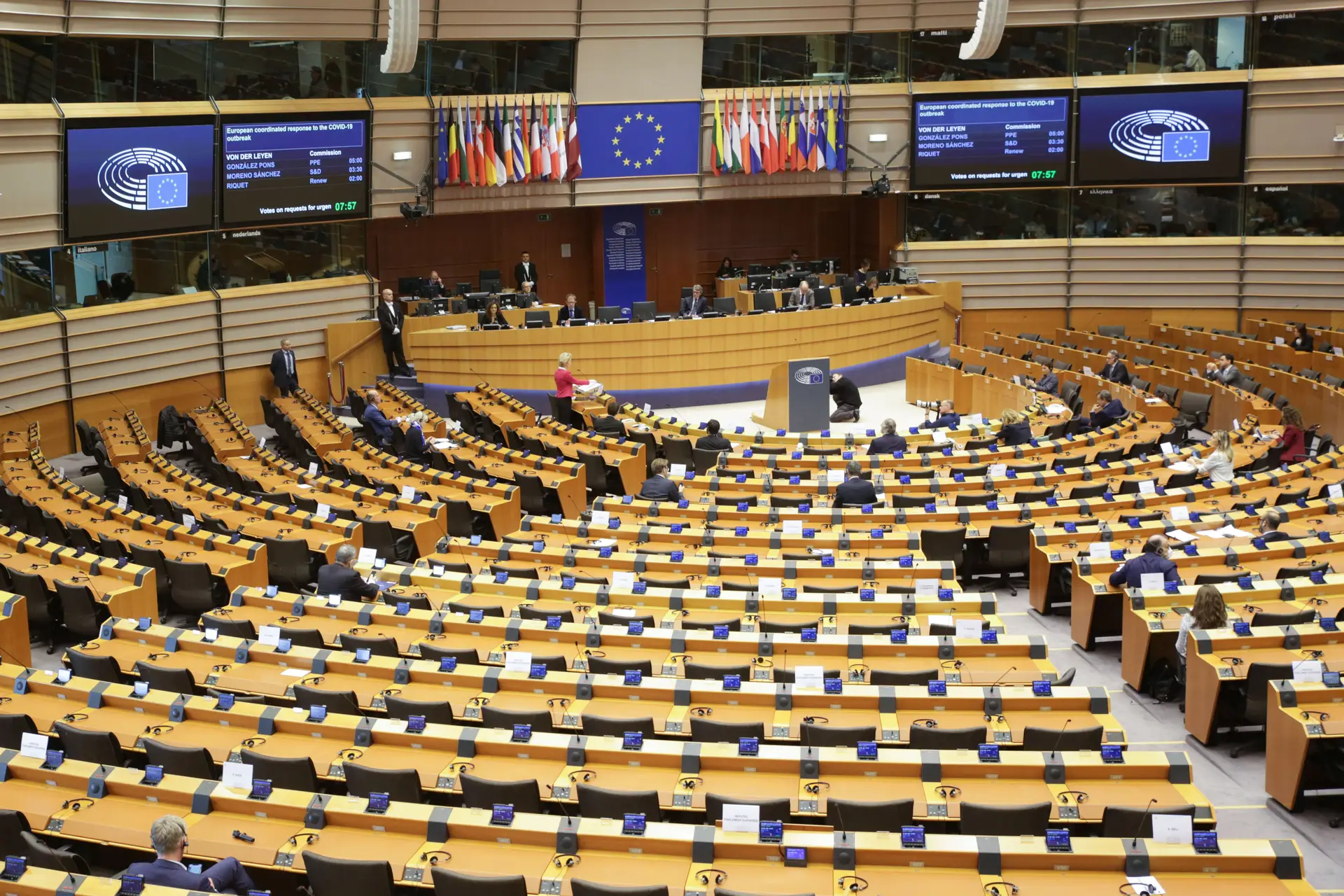 Partido Democrático italiano suspende eurodeputado suspeito de envolvimento no 'Catargate'