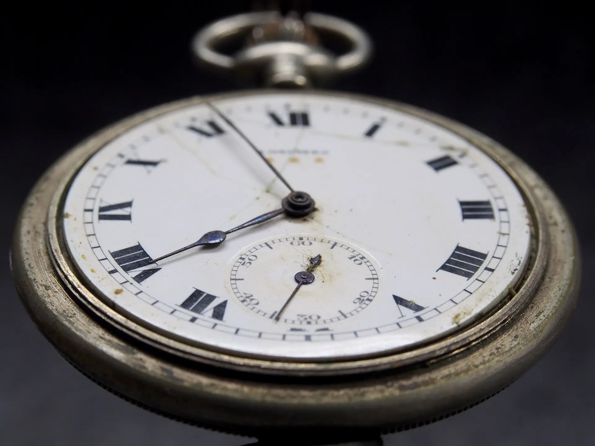Relógios avançam uma hora na madrugada de domingo