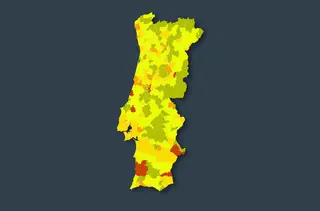 <span class="arranque">MAPA DA COVID</span> A situação em Portugal continua a melhorar, são 32 os concelhos acima da linha vermelha (mais de 120 novos casos por 100 mil habitantes) para o desconfinamento, menos 16 do que na semana passada. Os dados são de segunda-feira e referem-se ao período de 10 a 23 de março. <a href="https://expresso.pt/coronavirus/2021-03-29-Covid-19.-Ha-32-concelhos-acima-do-limite-de-novos-casos--veja-o-seu--ecbd429e">Veja aqui</a> como está o seu concelho.