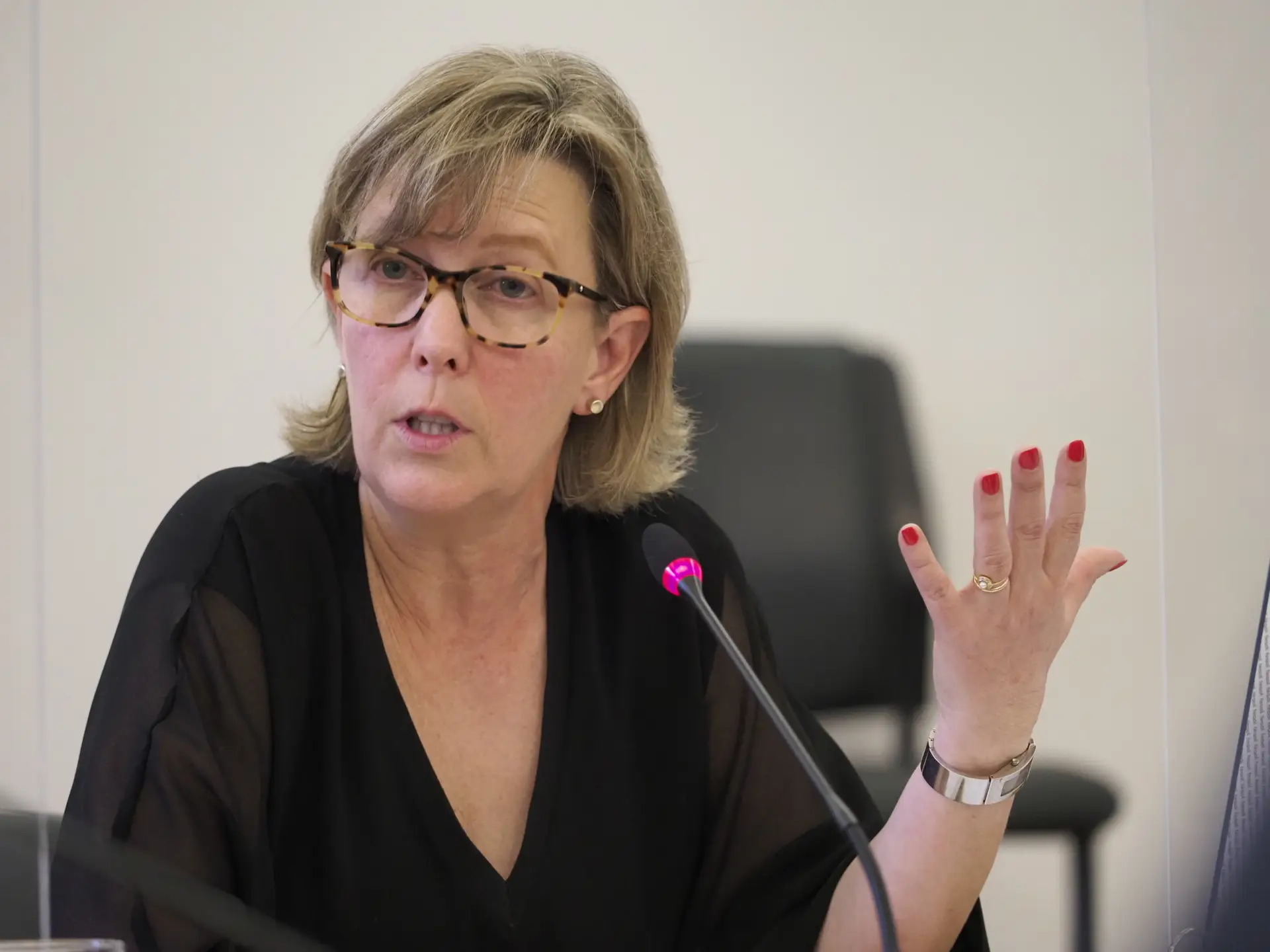 Apesar das dúvidas, Maria Luís Albuquerque passa no primeiro teste para ser comissária europeia
