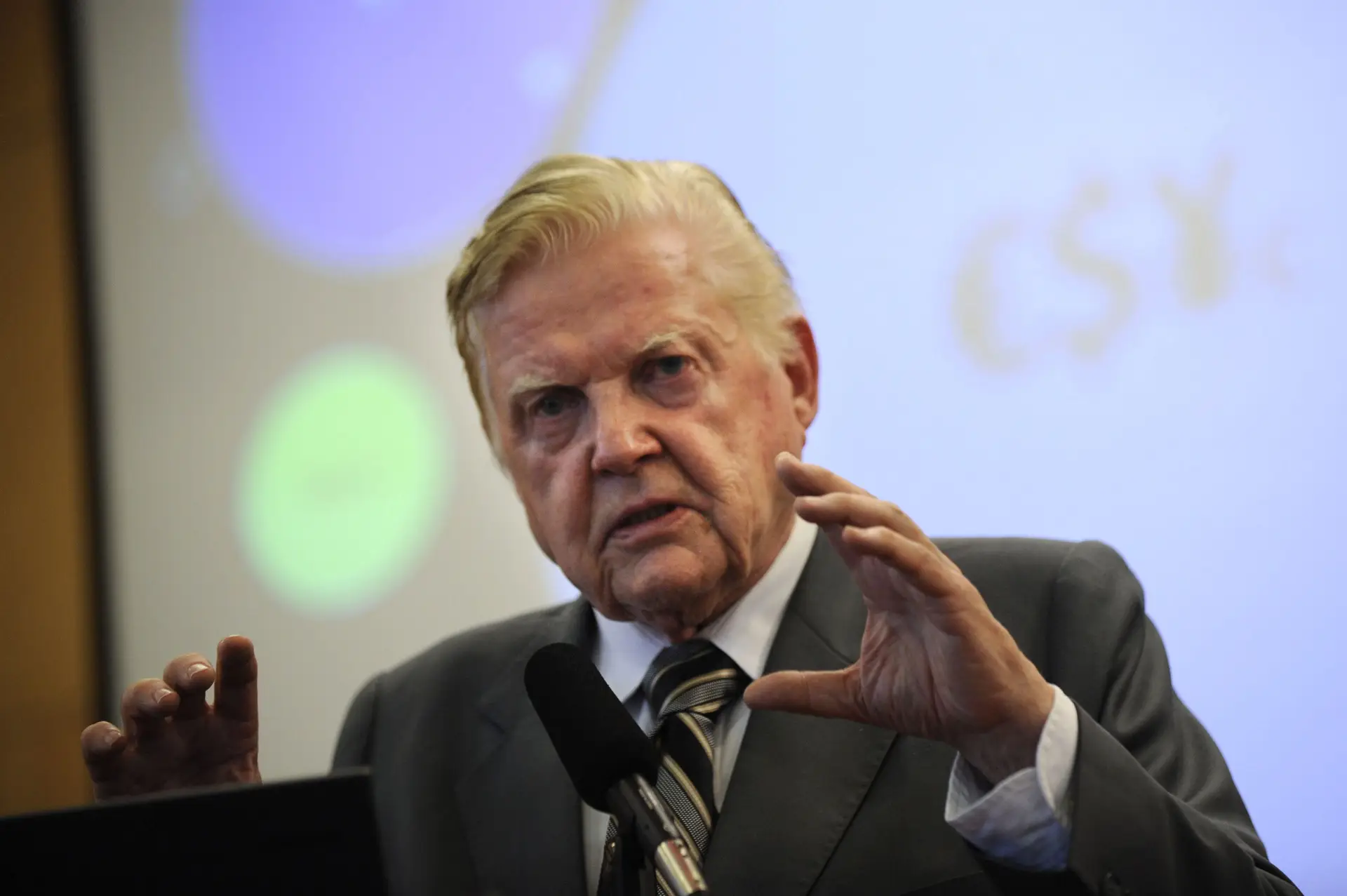 Morreu o Nobel da Economia Robert Mundell, pai intelectual do euro