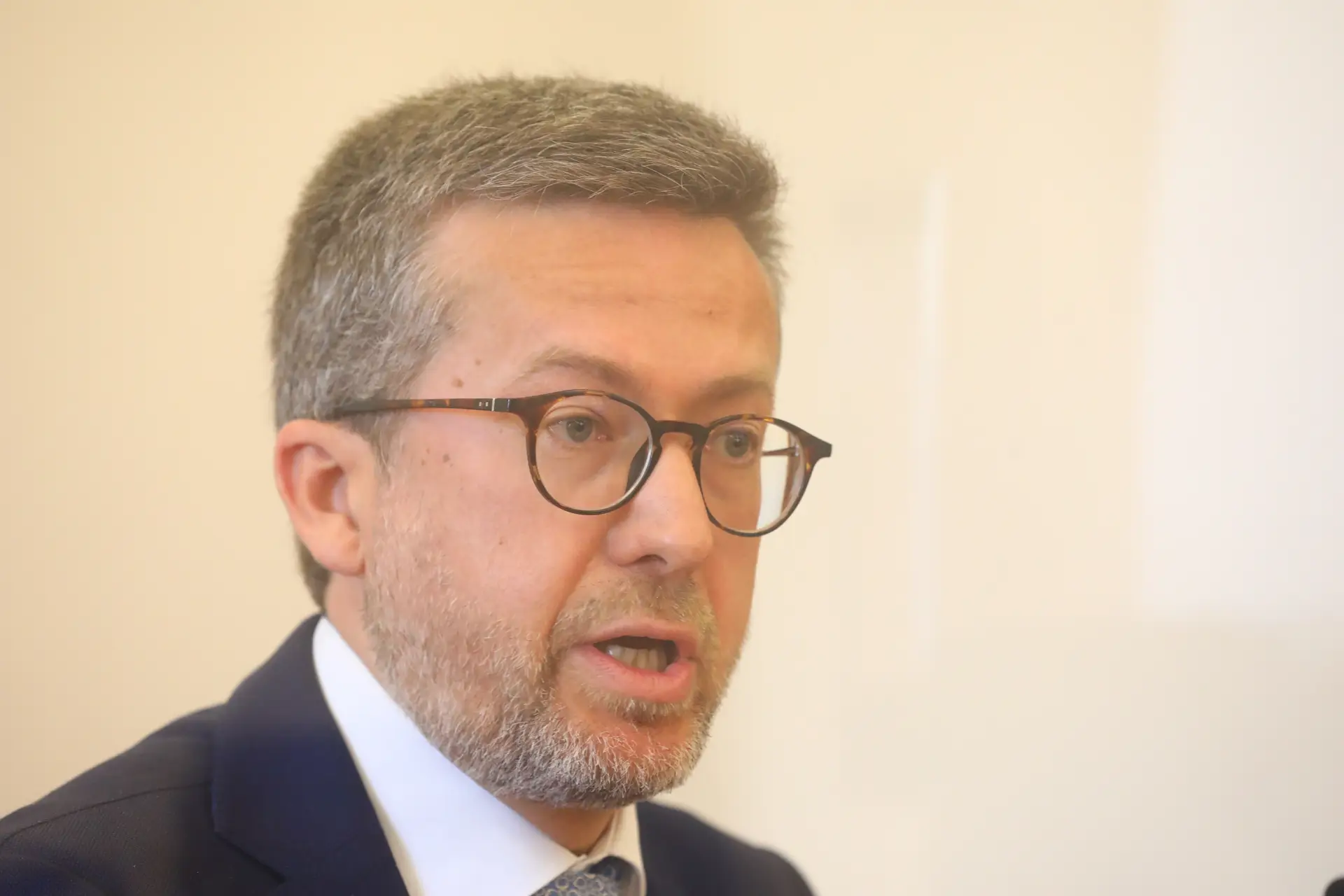 "Gravíssimo para a democracia": Carlos Moedas volta a pedir explicações a Medina pelo envio de dados pessoais à embaixada russa