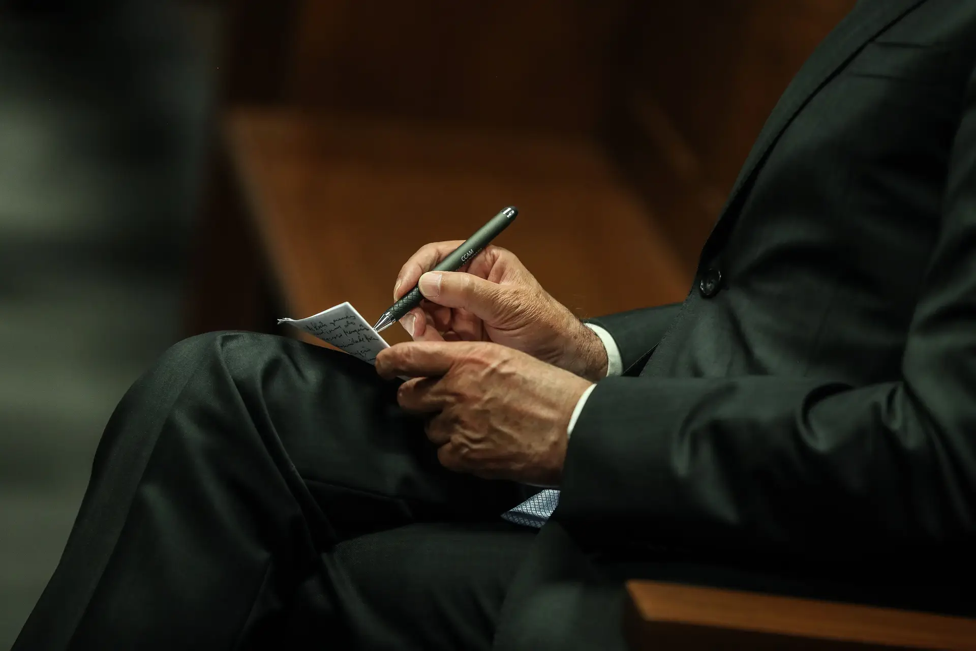 A nova bíblia de Sócrates: “A escorregadela do debate legal para o debate moral” transforma “a política numa Igreja”