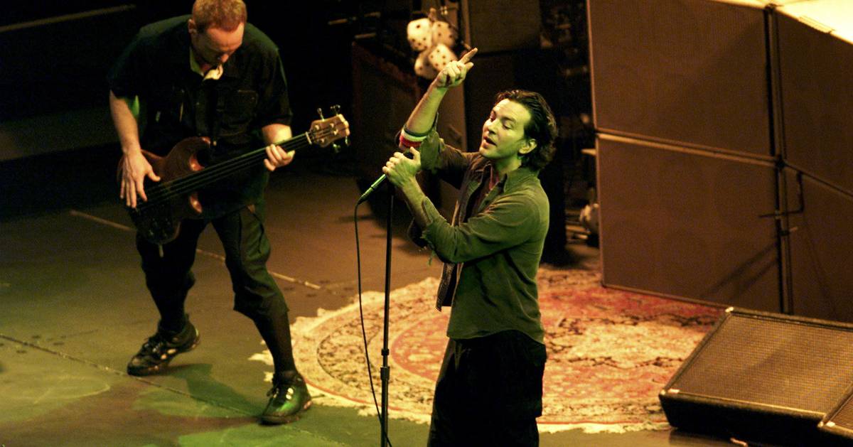 Recordar é viver: quando os Pearl Jam tocaram ‘Last Kiss’ no Estádio do Restelo, há quase 23 anos