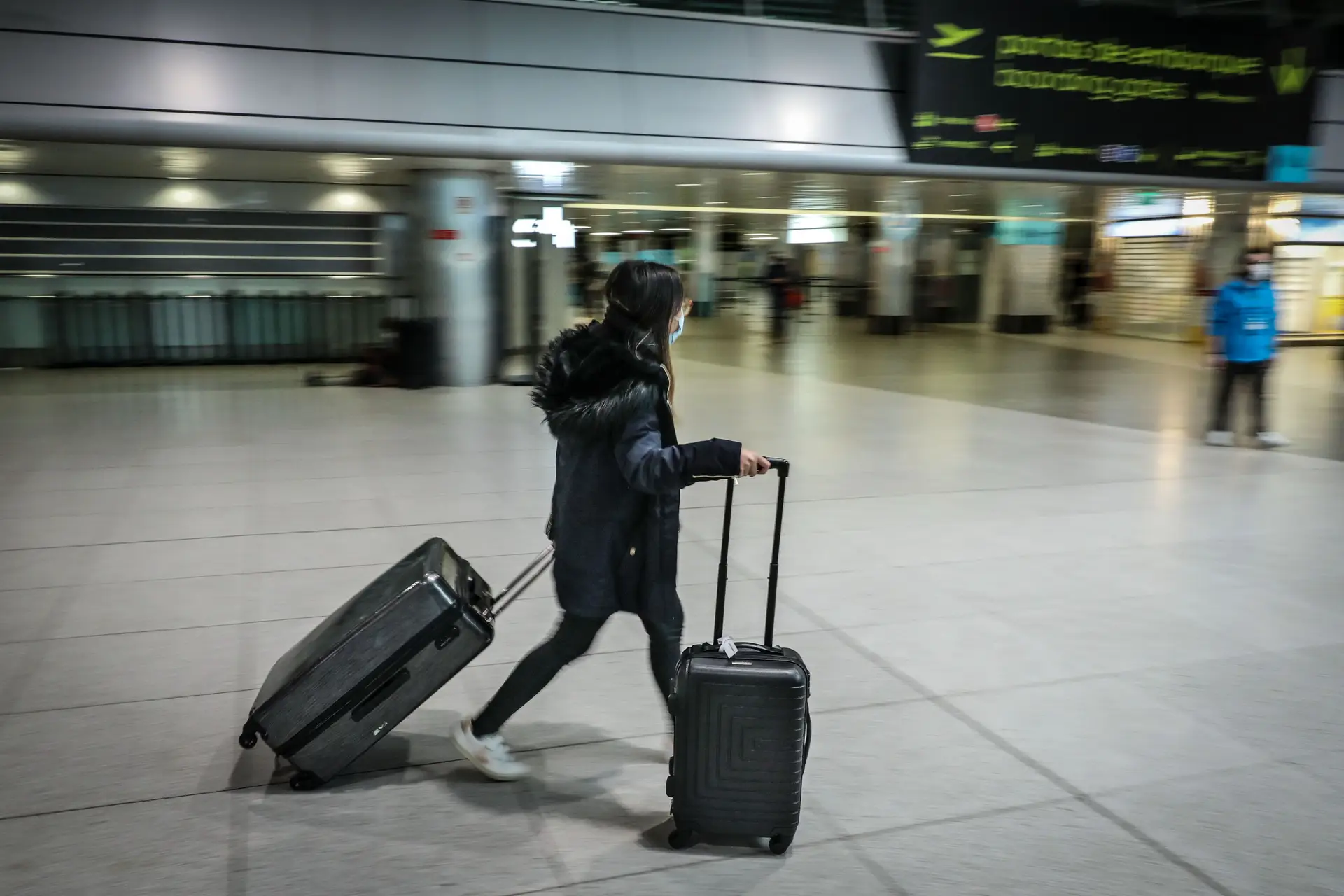 Autorização de viagens não essenciais para Portugal só exclui cinco países