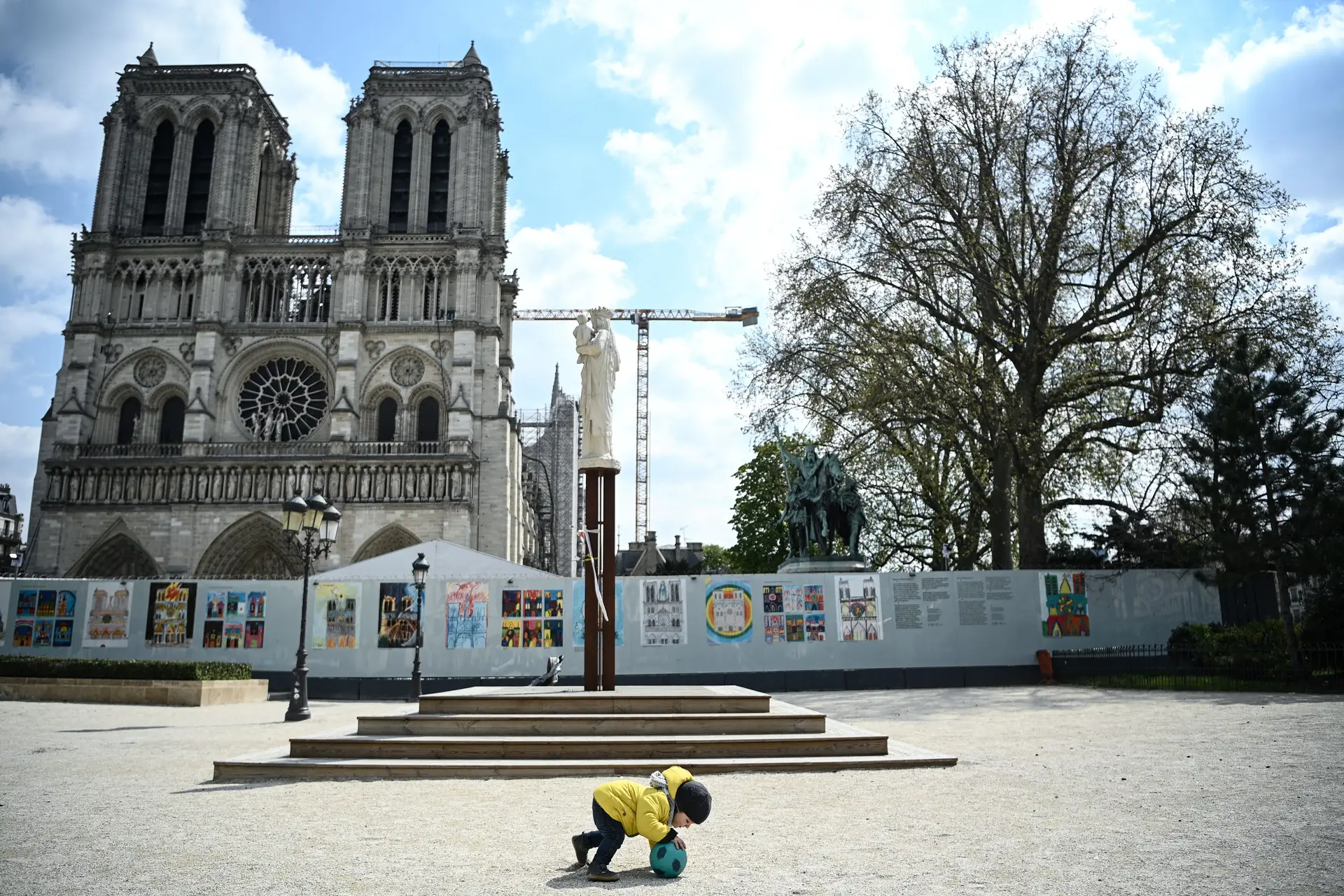 Ministra da Cultura de França promete reabertura de Notre-Dame em 2024