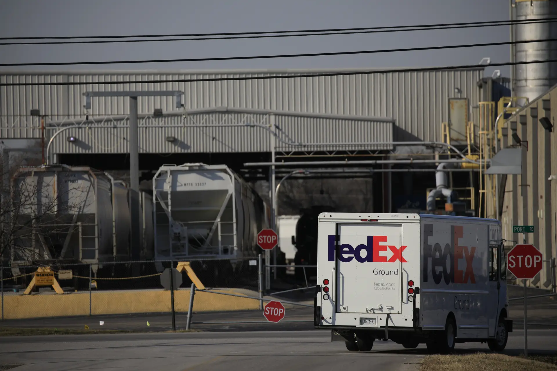 Pelo menos oito mortos no tiroteio em armazém da FedEx nos EUA