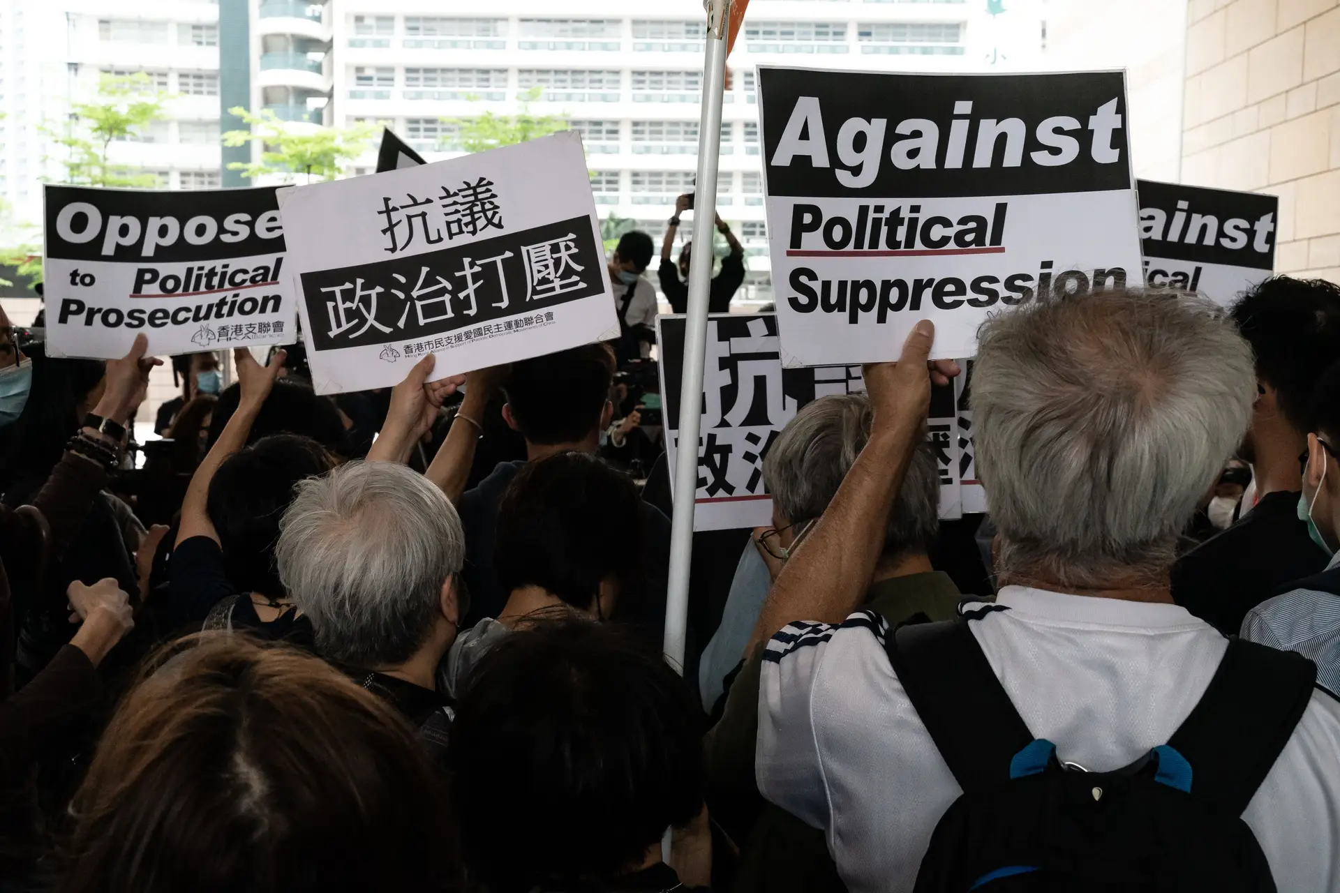 Cidadão português detido em Hong Kong acusado do crime de sedição por criticar governo nas redes sociais. MNE acompanha o caso