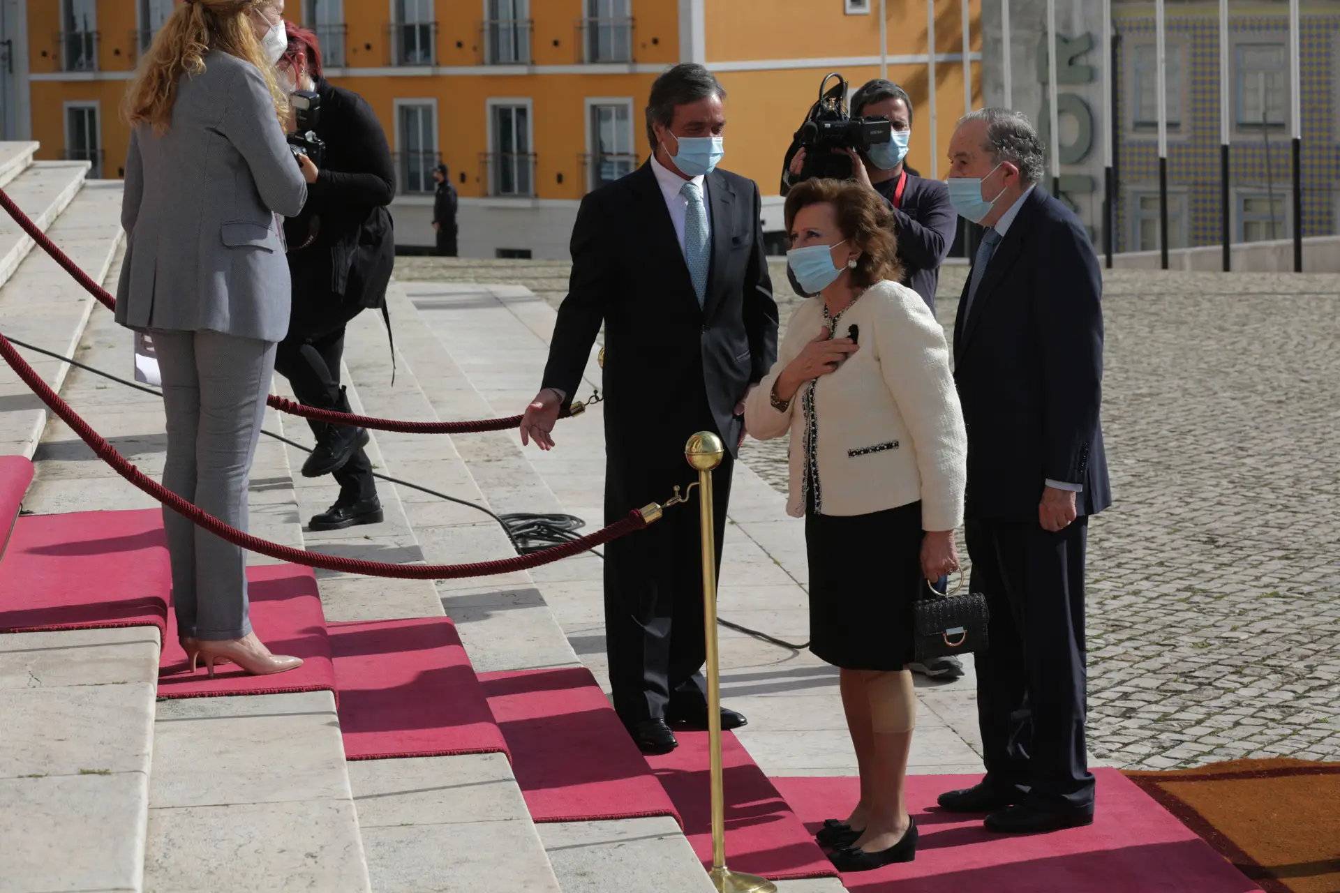 Manuela Eanes e Ramalho Eanes, antigo Presidente da República, marcaram presença na cerimónia da Assembleia