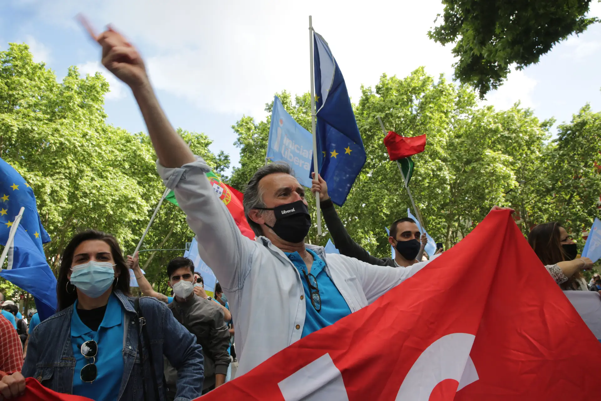 João Cotrim Figueiredo, da Iniciativa Liberal, não usou cravo vermelho no seu desfile quase privado, depois da polémica pública com a comissão promotora