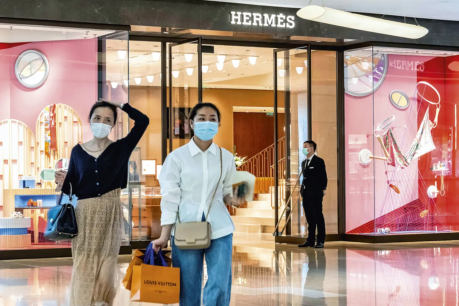 O consumo na China dá o maior contributo na recuperação global das marcas de luxo
