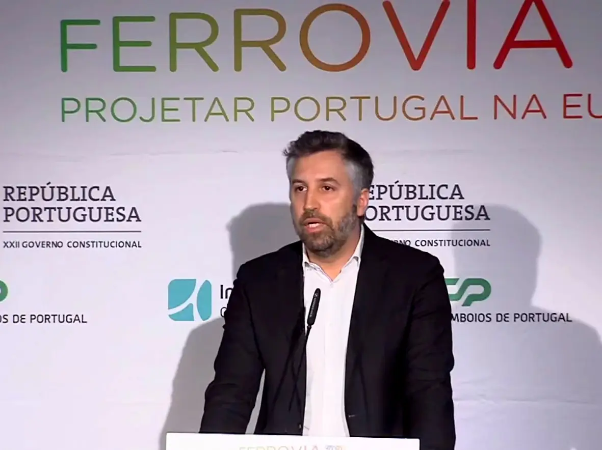 Pedro Nuno Santos garante que compra de comboios "não é mais um anúncio"