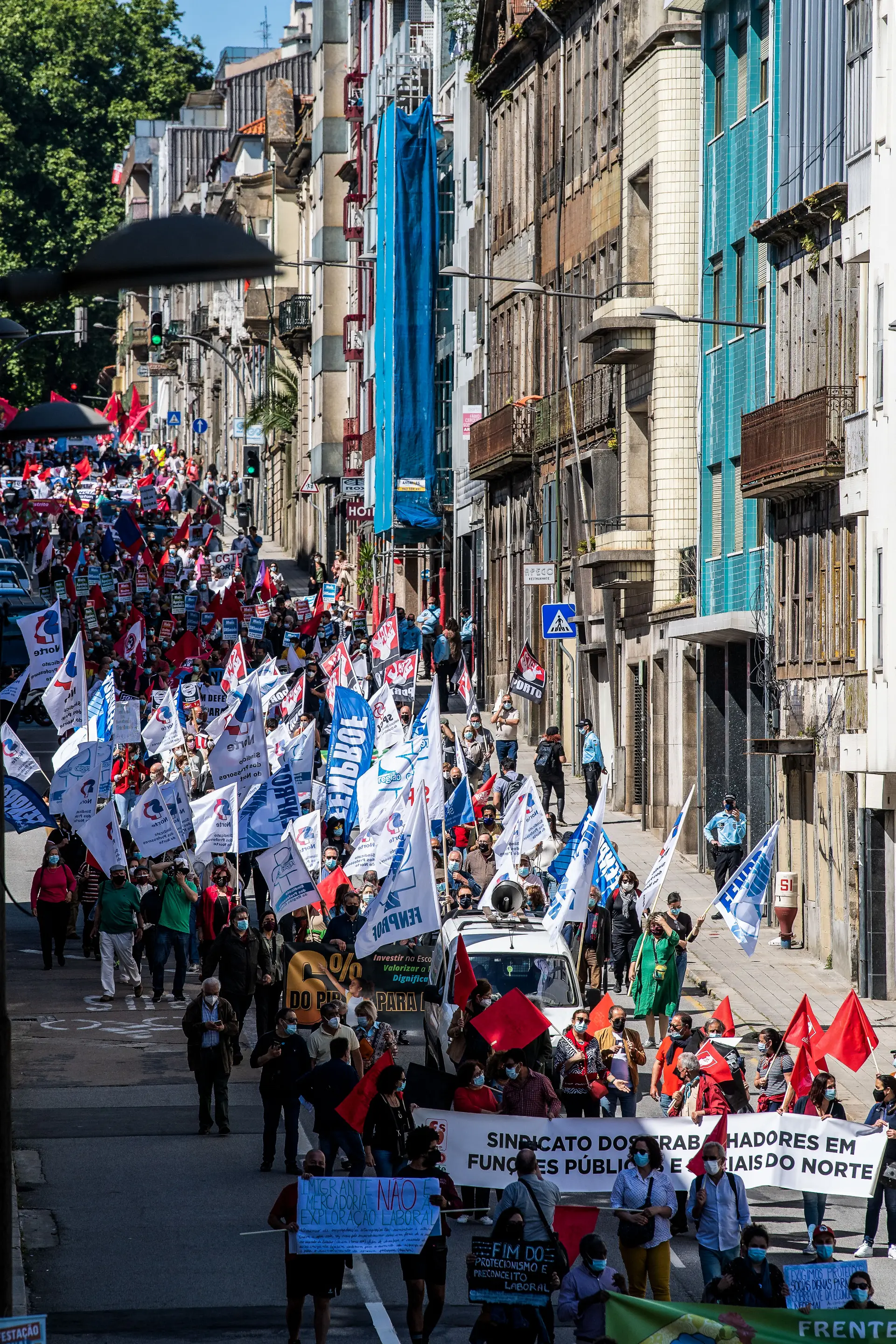Manifestação da CGTP-IN no âmbito da Cimeira Social, organizada pela Presidência Portuguesa do Conselho da União Europeia (UE), no Porto, 8 de maio de 2021