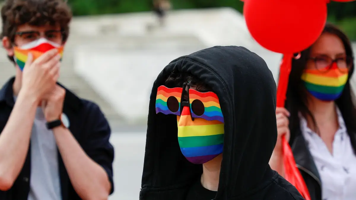 Escola de aluno que sofreu críticas ao propor tema LGBT terá