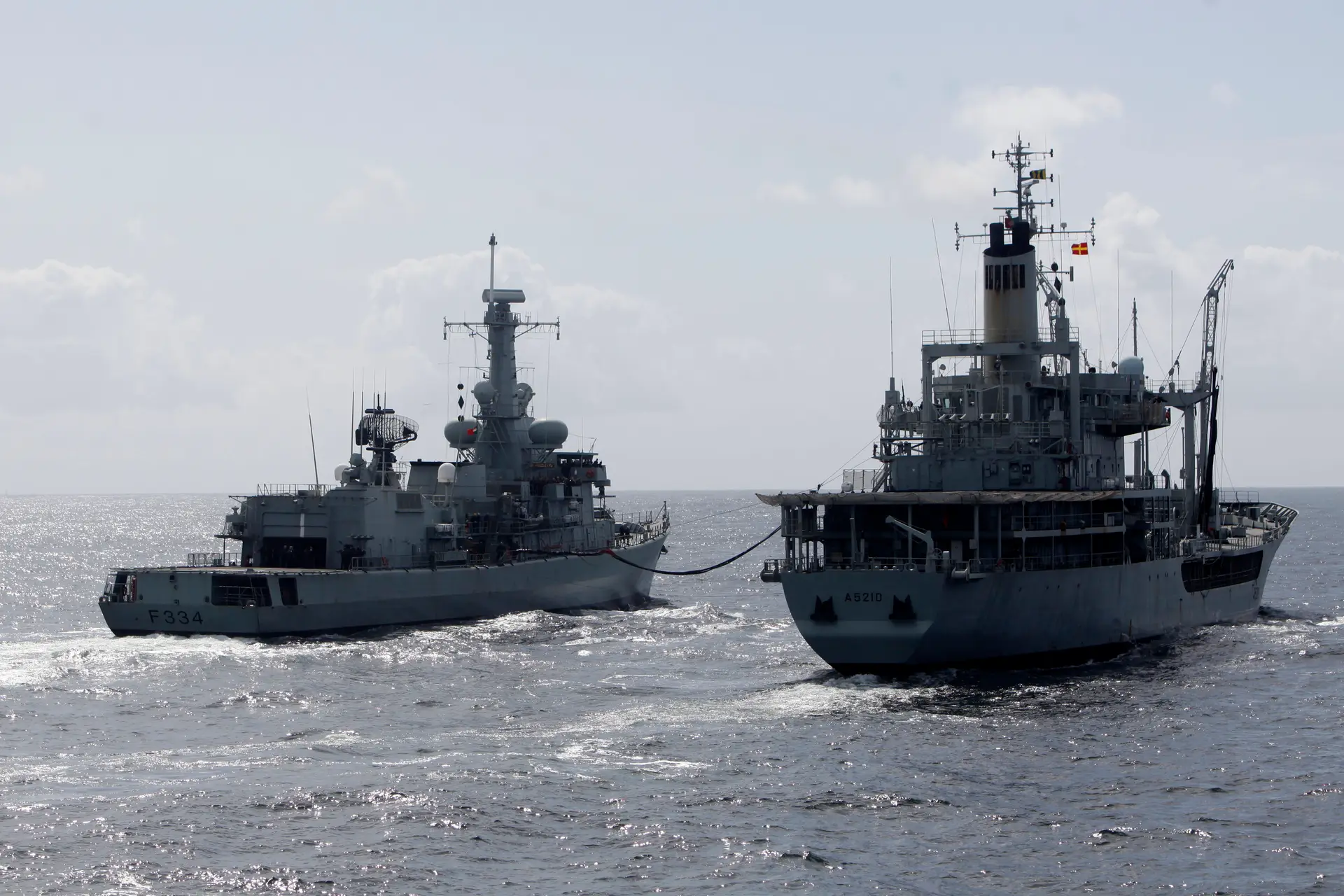 Marinha impede trasfega de crude em águas da Madeira