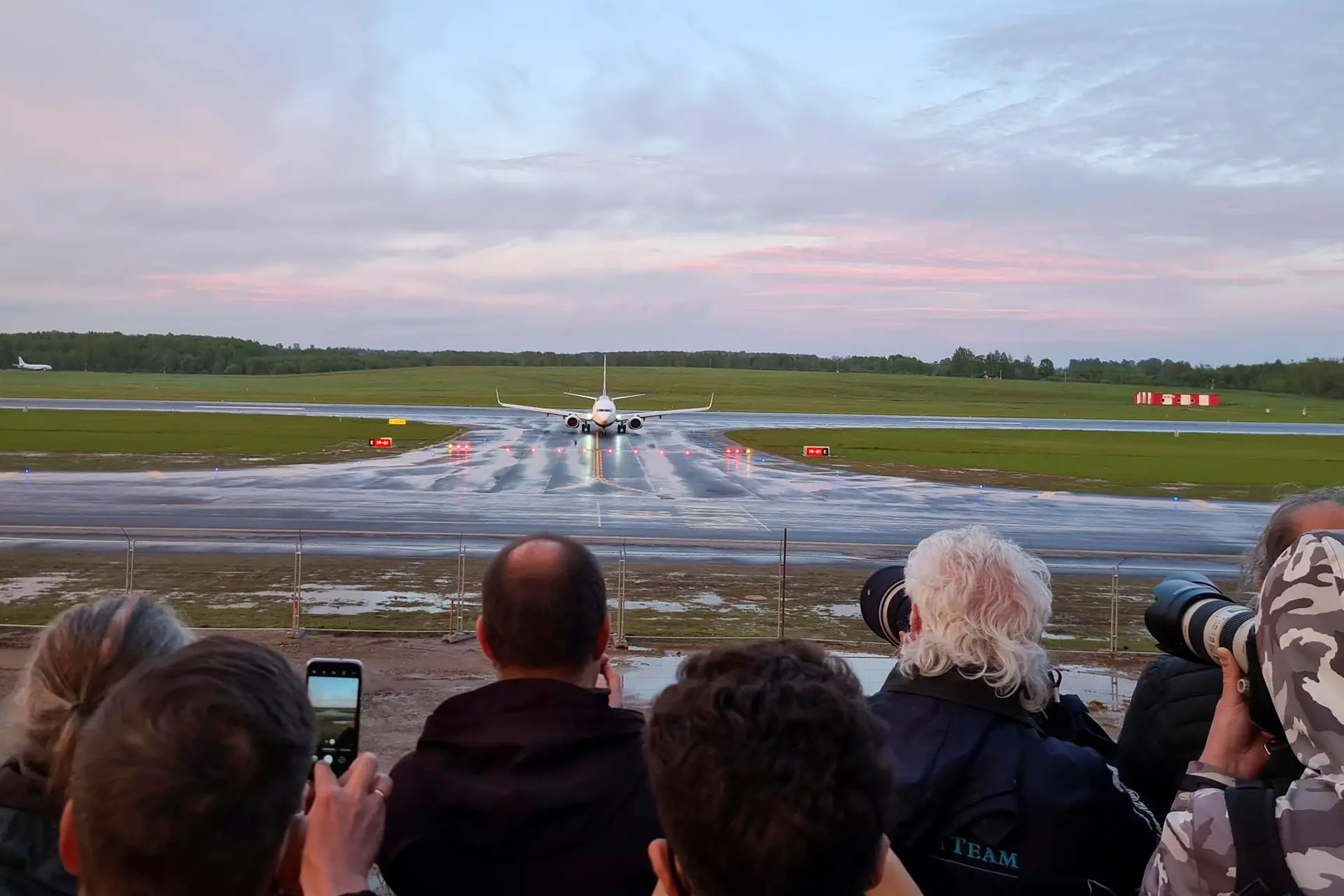 Presidente executivo da Ryanair acredita que agentes da polícia secreta bielorrussa seguiam a bordo do avião desviado