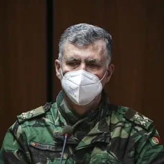 Covid-19. Pessoas entre os 20 e os 30 anos começam a ser vacinadas em agosto, avança Gouveia e Melo