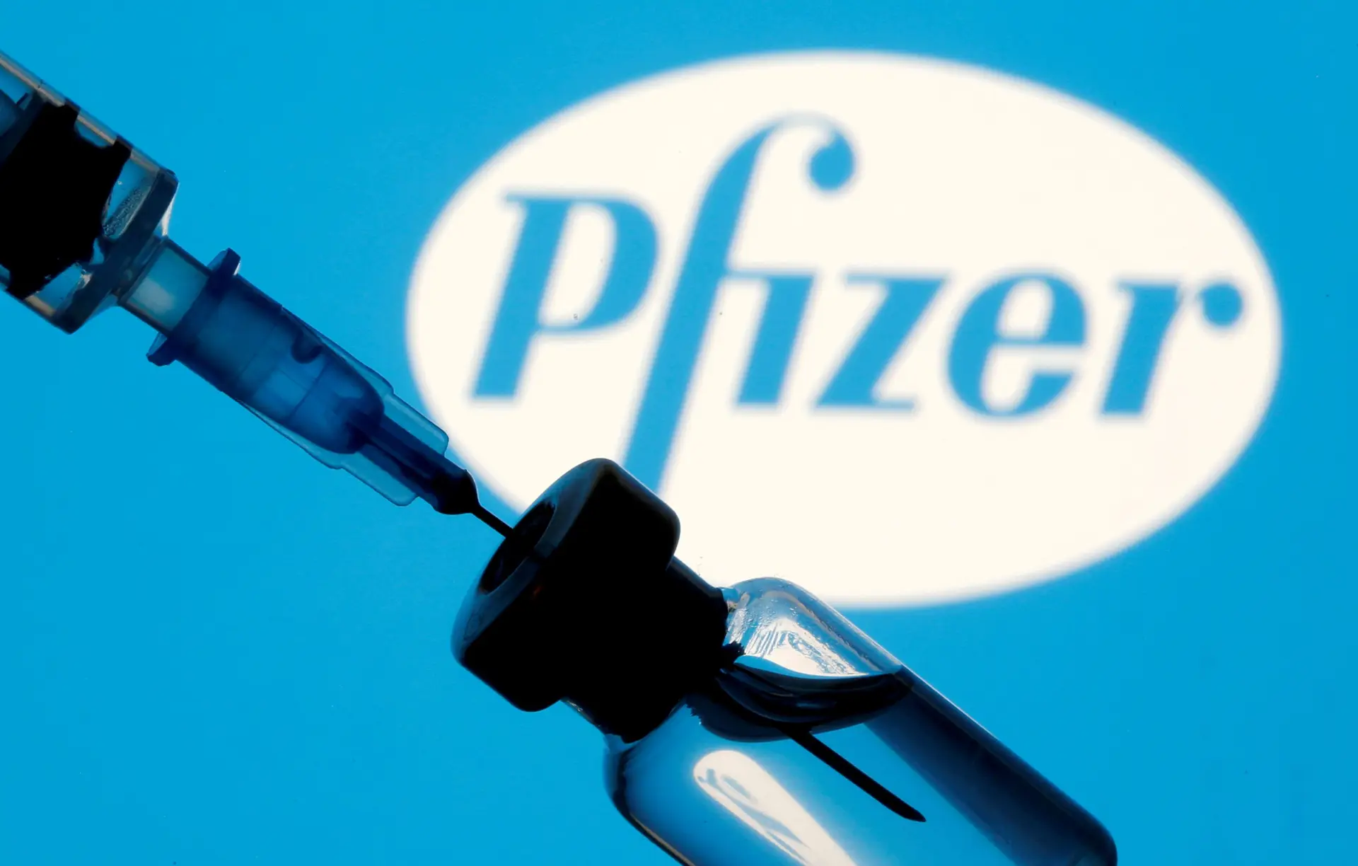 Covid-19: Pfizer quer aprovar terceira dose da vacina para aumentar dez vezes mais os níveis de anticorpos