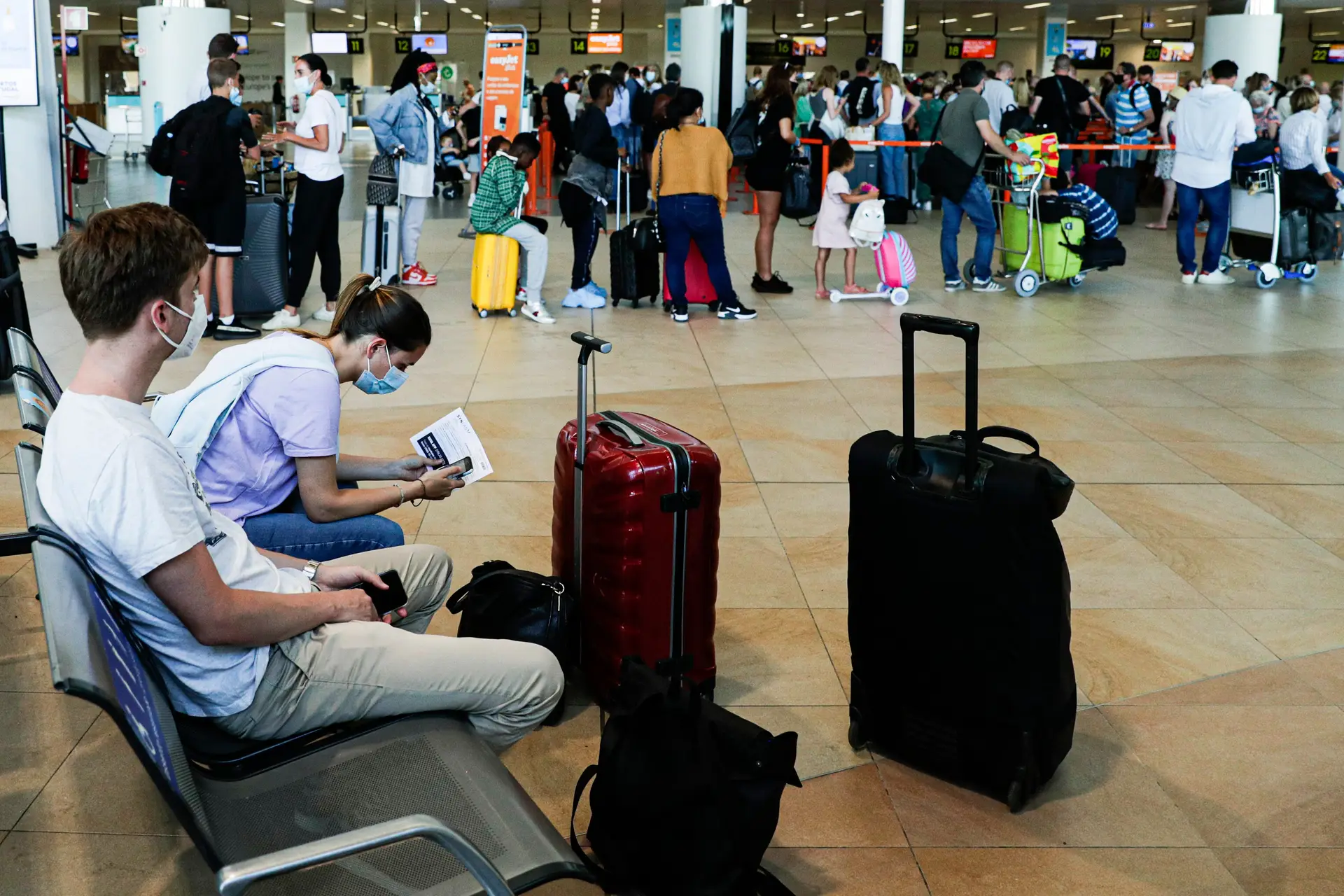 Covid. Bruxelas aponta o dedo à hesitação vacinal e prepara nova recomendação de viagens