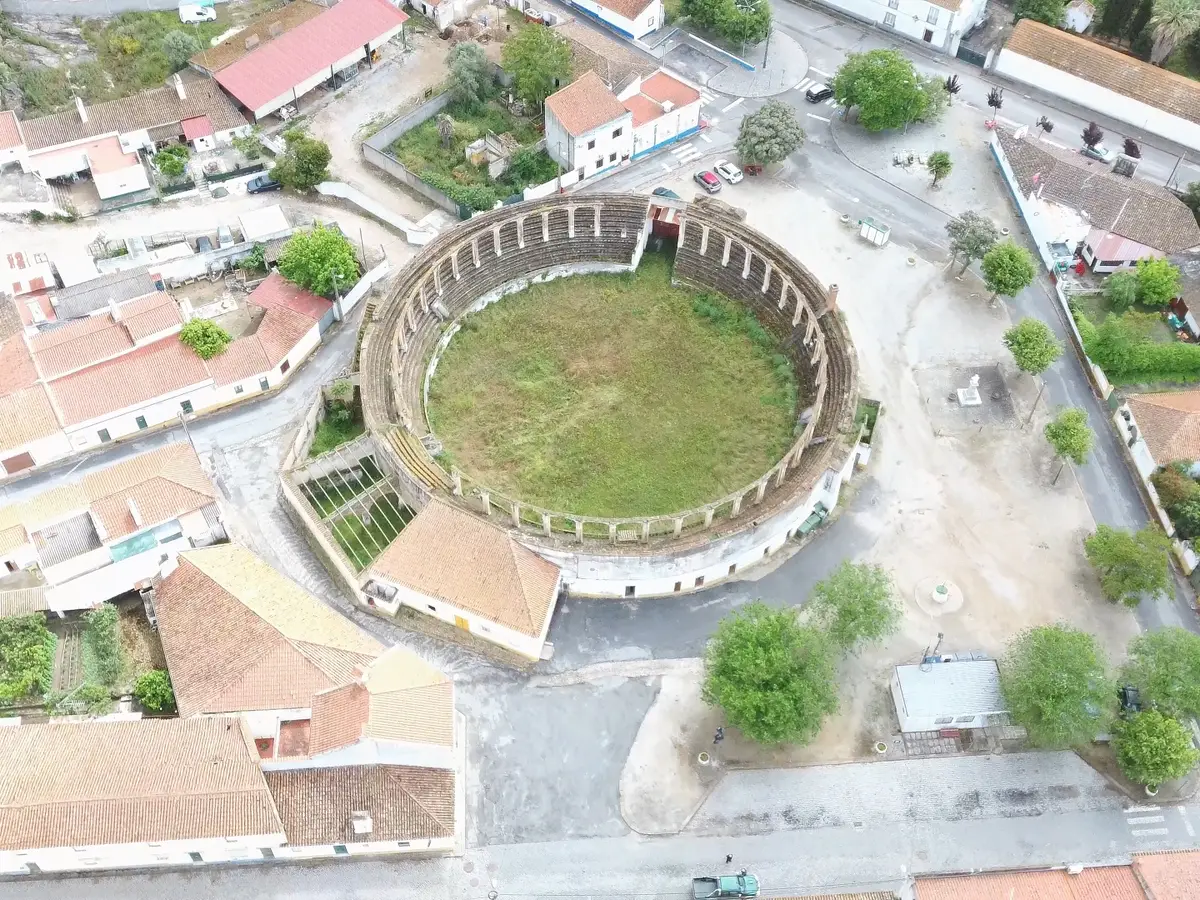 Praça de touros mais antiga do país em Évora vai renascer como centro  cultural - Cultura - Correio da Manhã