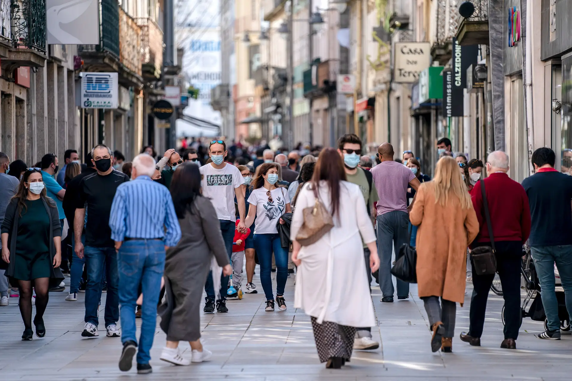 Covid-19: esperança de vida recuou na UE para 80,1 anos em 2021