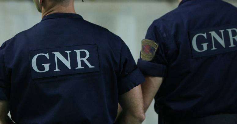 Suspeitos de abandono de crianças francesas presentes a juiz esta sexta-feira