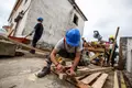 Sem madeira, vidro e aço não há novas habitações