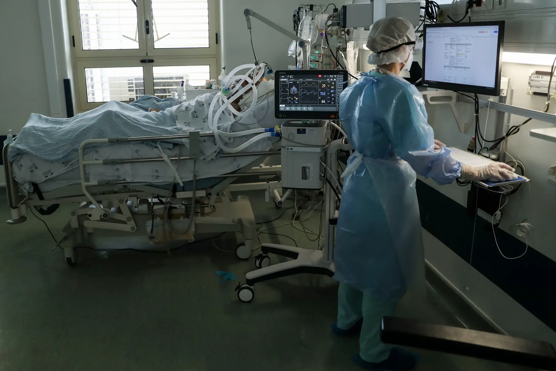 Hospitais de Lisboa estão no limite de UCI sem afetar os doentes não-covid