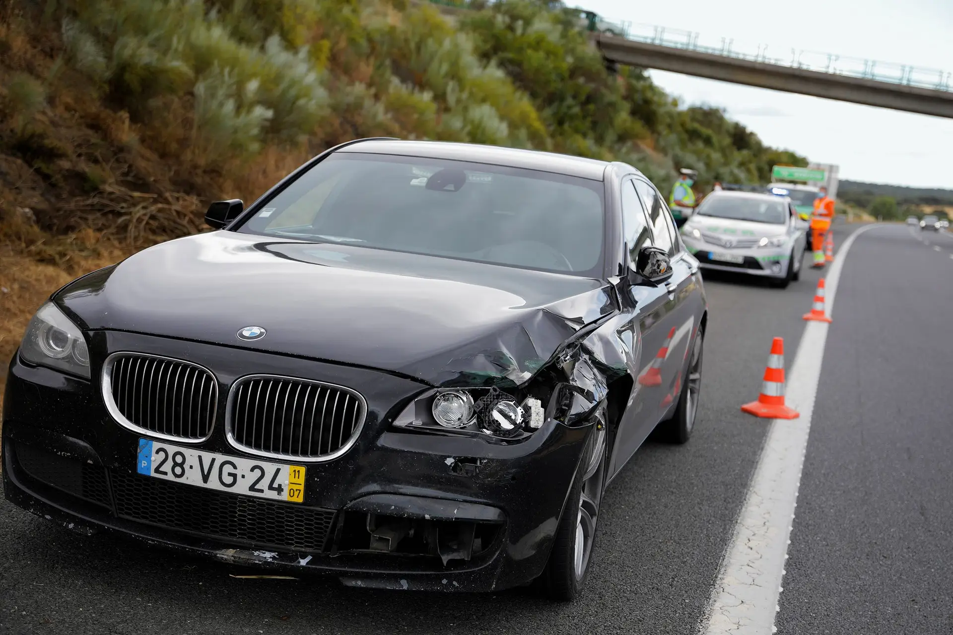 Carro do ministro atropelou o chefe de uma equipa de limpeza da A6. Ao contrário do que disse o MAI, haveria sinalização dos trabalhos