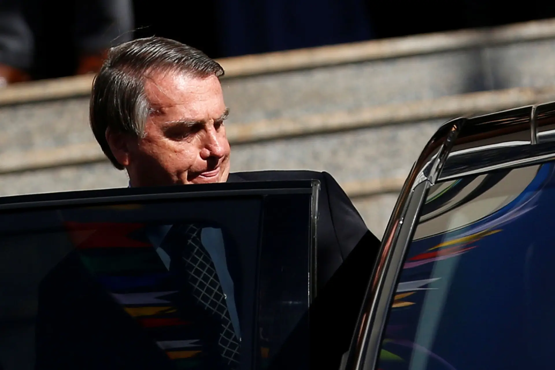 Bolsonaro internado no hospital com soluços e dores abdominais persistentes