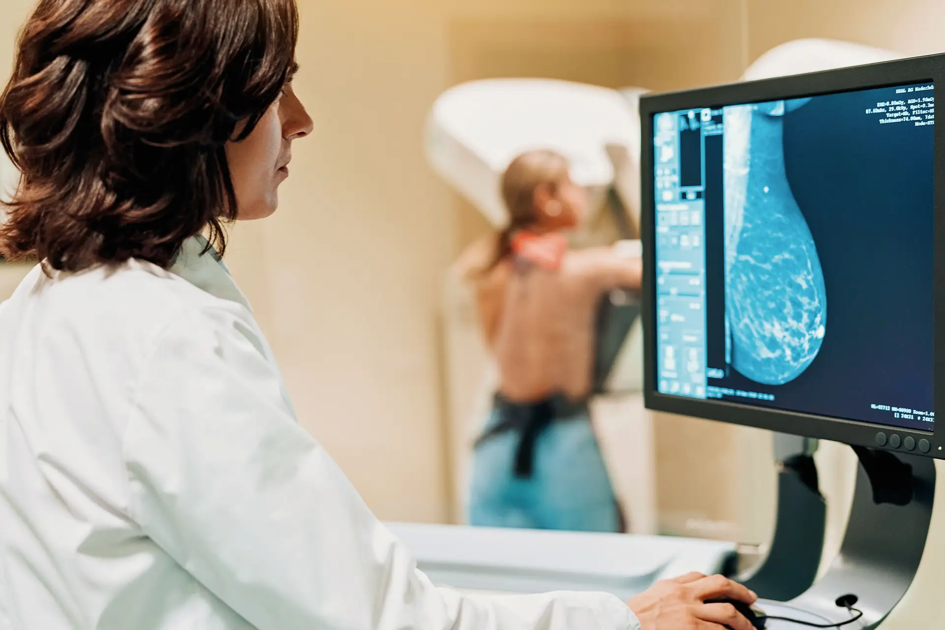 Há cerca de seis mil novos casos de cancro da mama por ano e a pandemia fez com que muitos fossem diagnosticados tardiamente