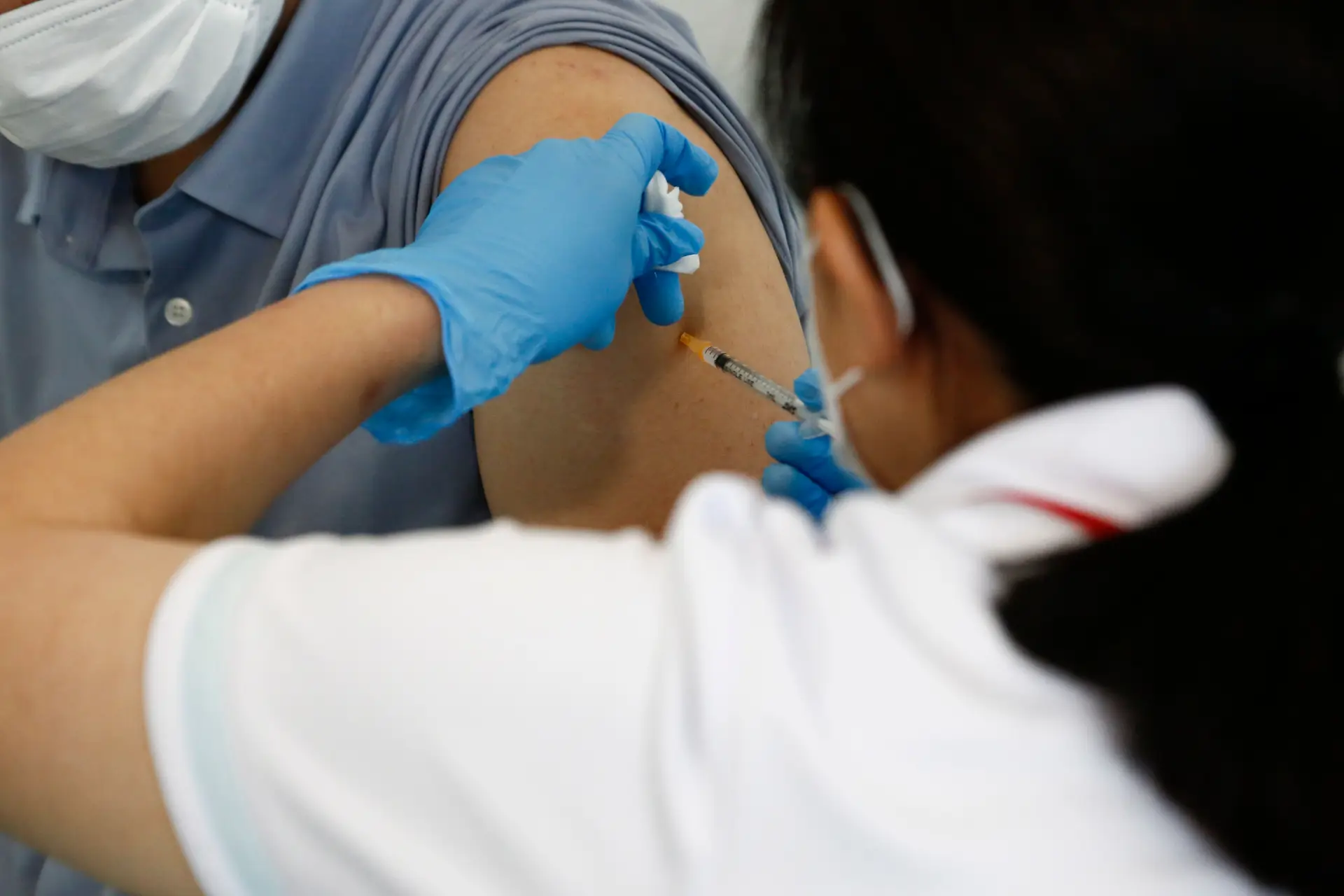 Covid-19. Um milhão de vacinas administradas numa semana, revela task force