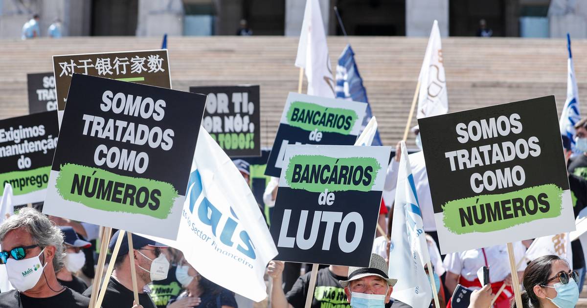 Bancários protestam em Lisboa contra proposta de aumentos de 2,5%