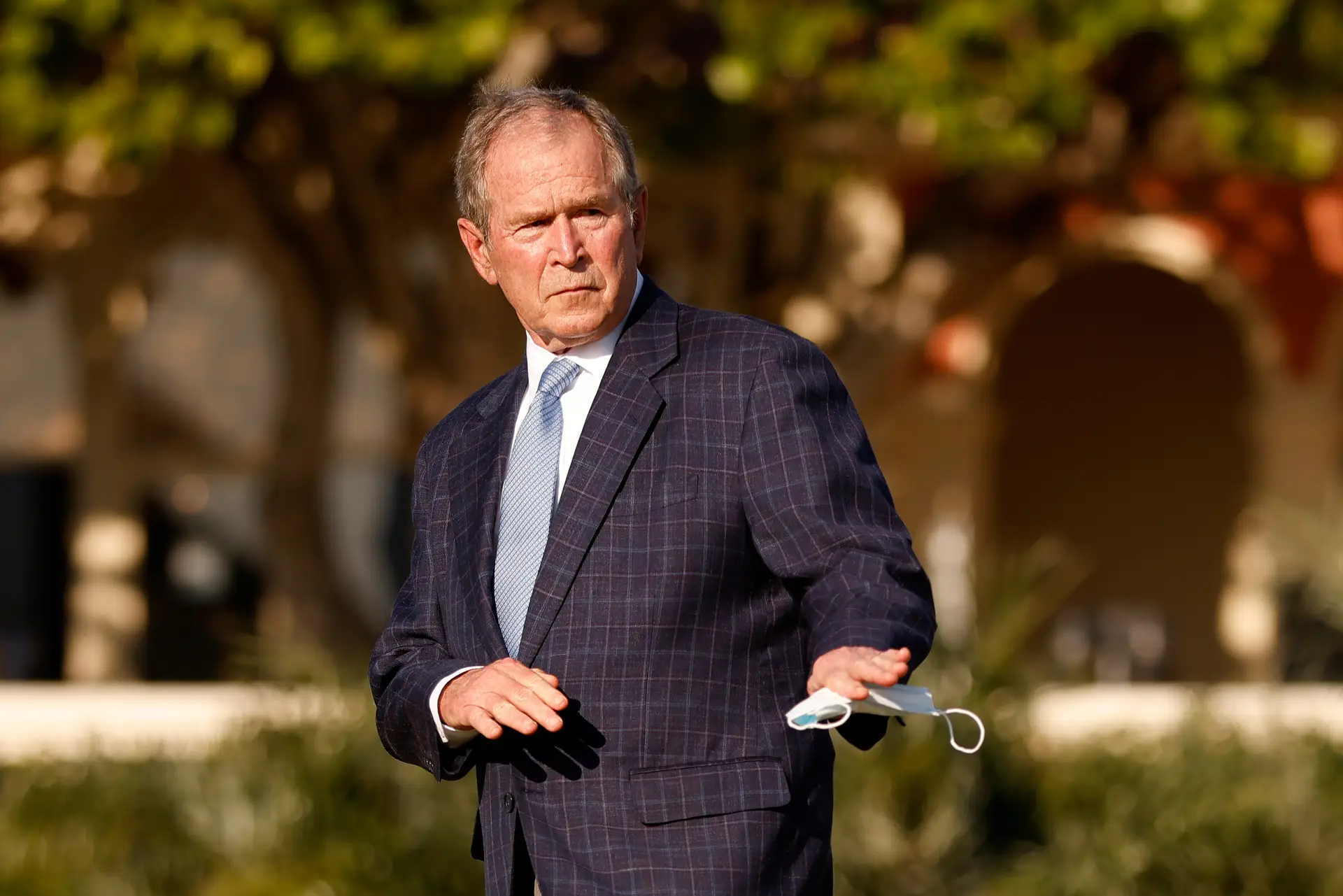 Vinte anos depois de ter decidido invadir o Afeganistão, George W. Bush critica a decisão de retirar as tropas ocidentais daquele país
