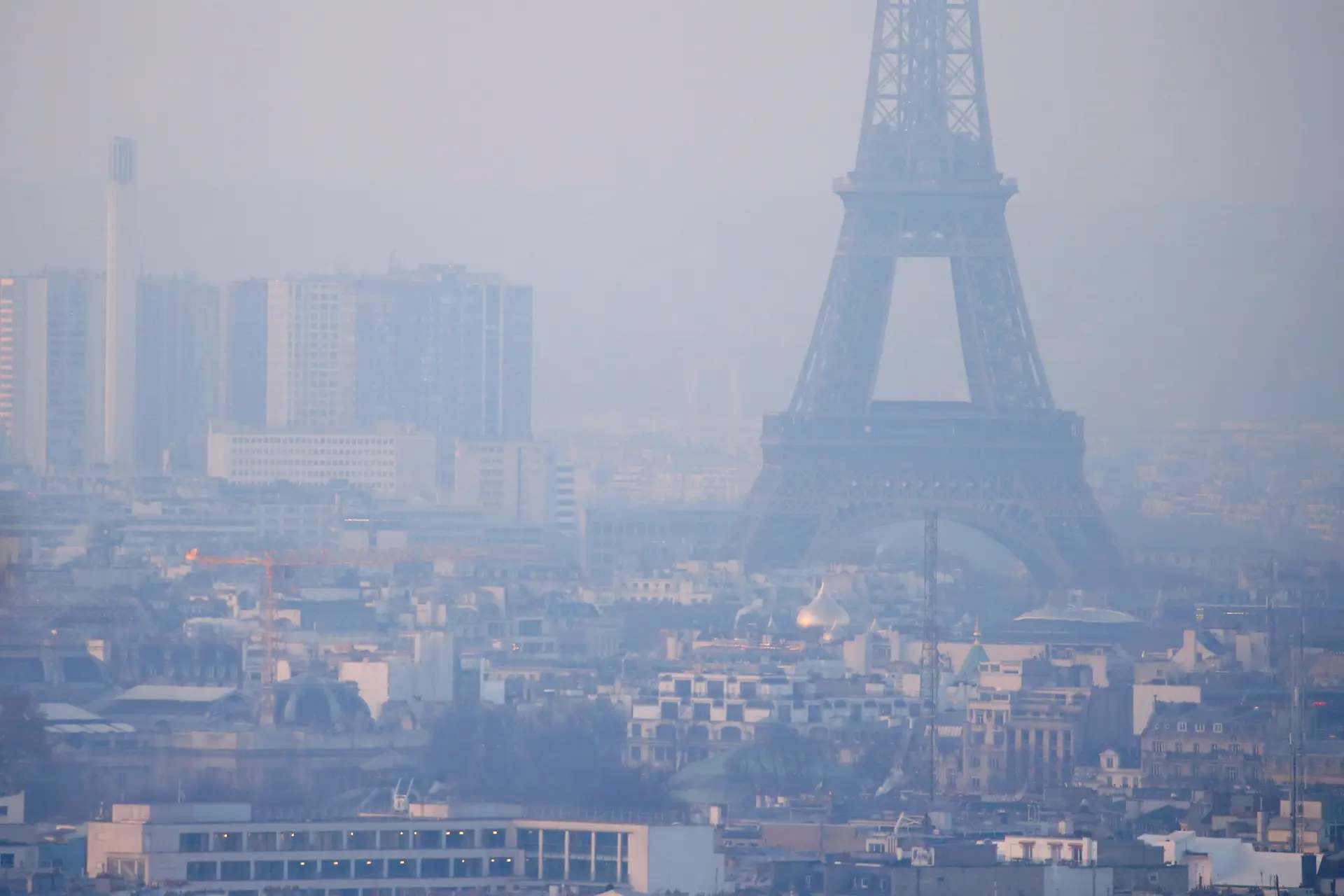 França toma medida inédita e proíbe alguns voos internos por causa das alterações climáticas