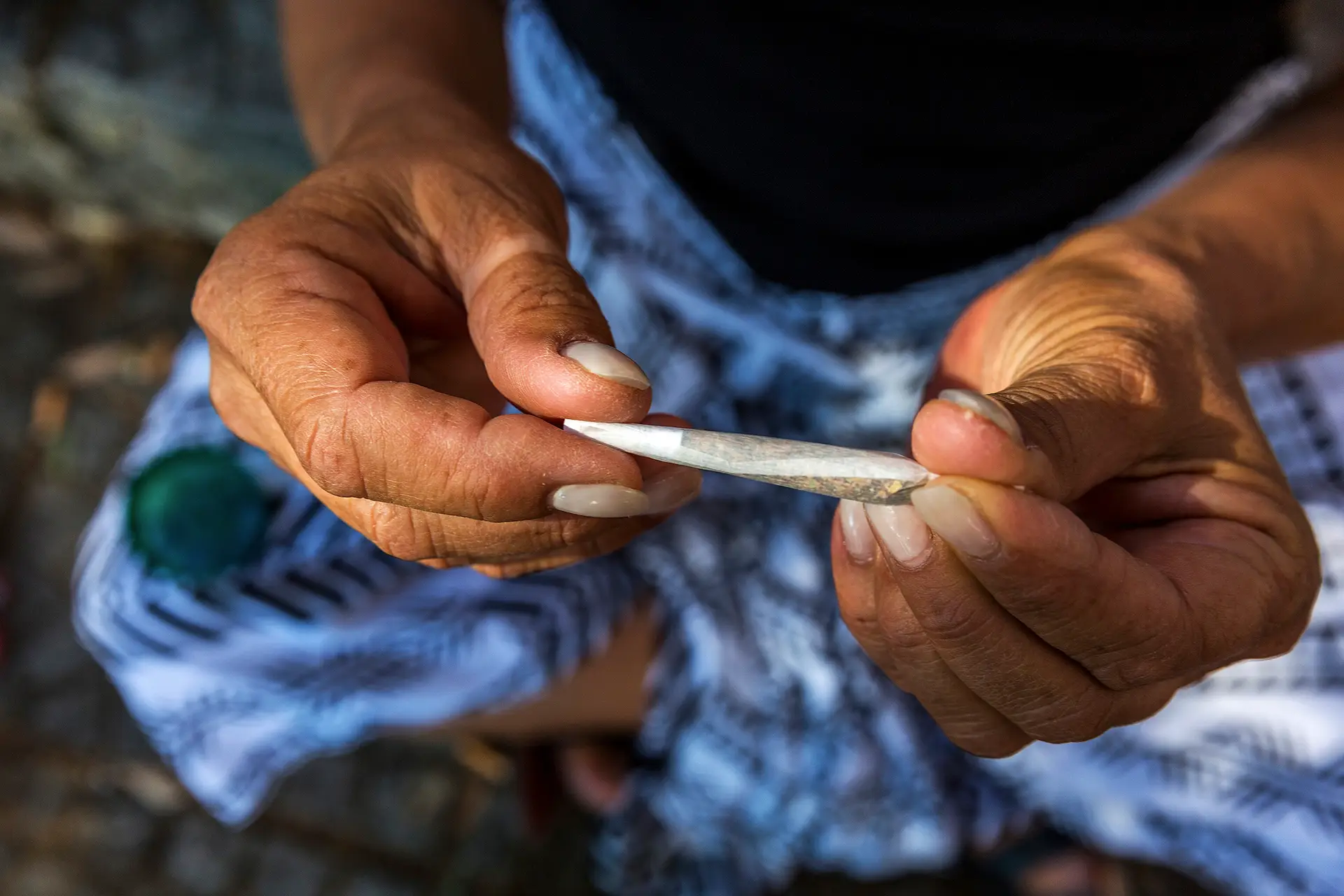 Sofia, 51 anos, está em tratamento para deixar a canábis. Por indicação médica, o desmame deve ser gradual