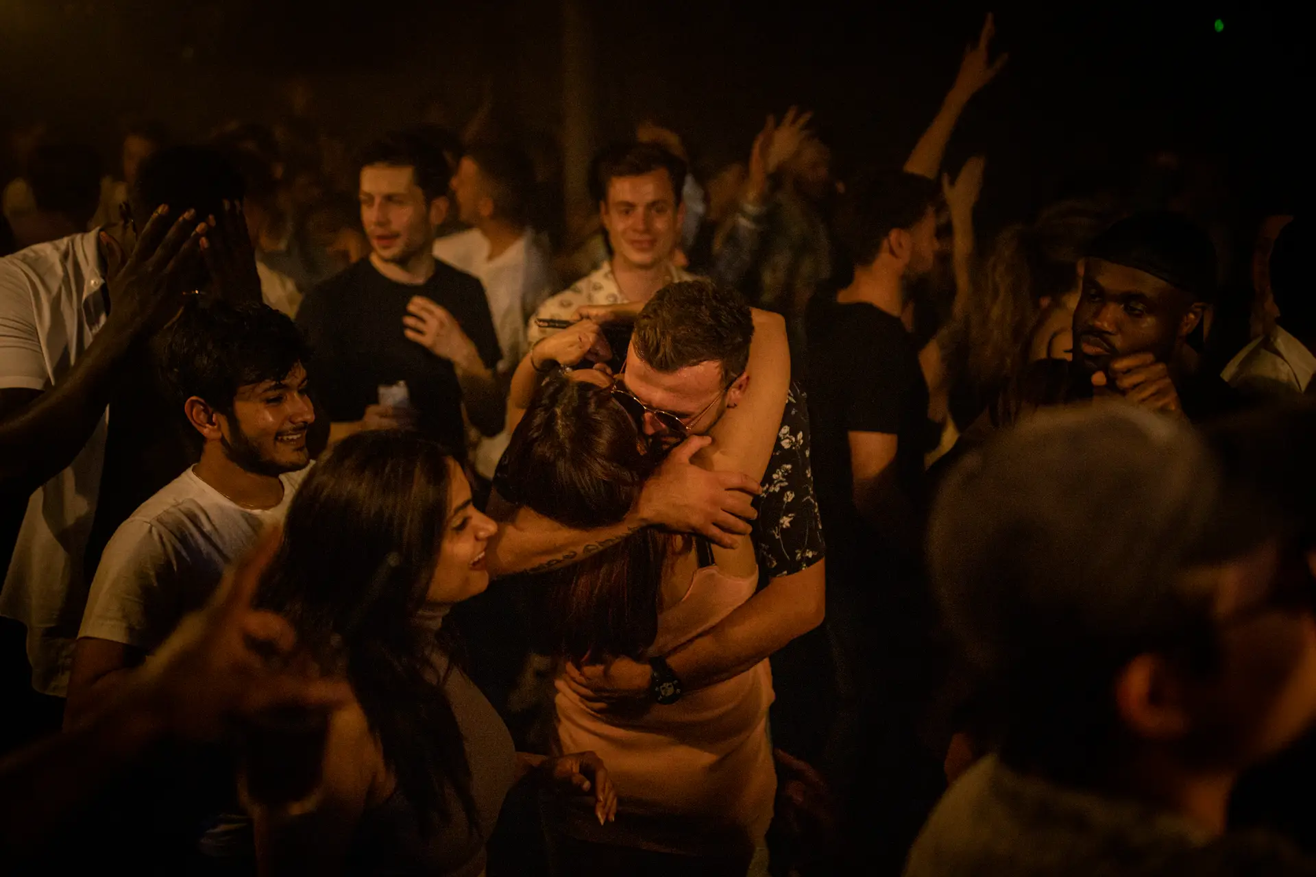 #FreedomDay (ou noite): já se voltou a dançar e a ouvir música alto nas discotecas do Reino Unido