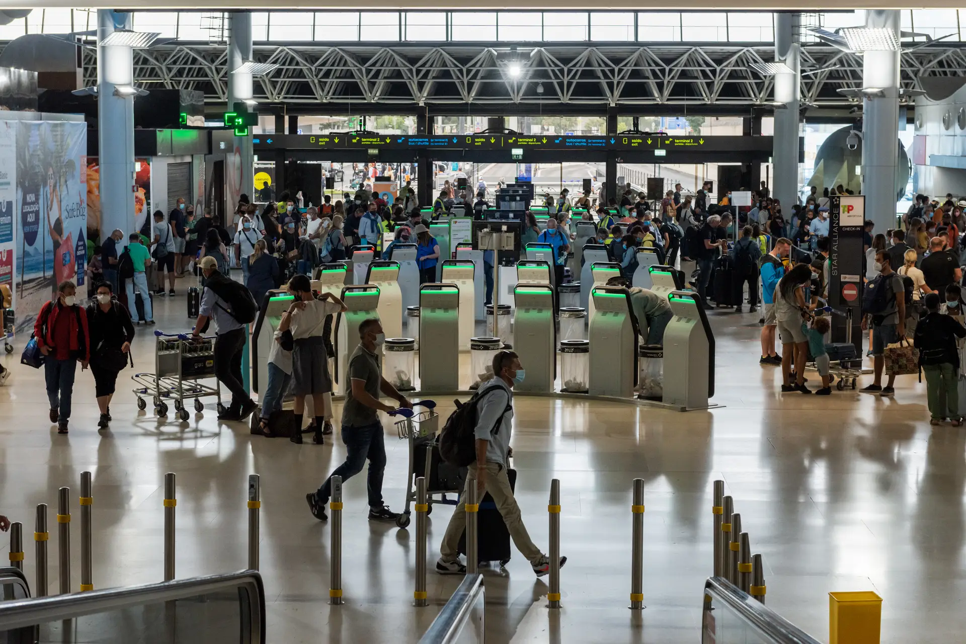 Zona de cabine de check-in da SPdH/Menzies no Aeroporto de Lisboa