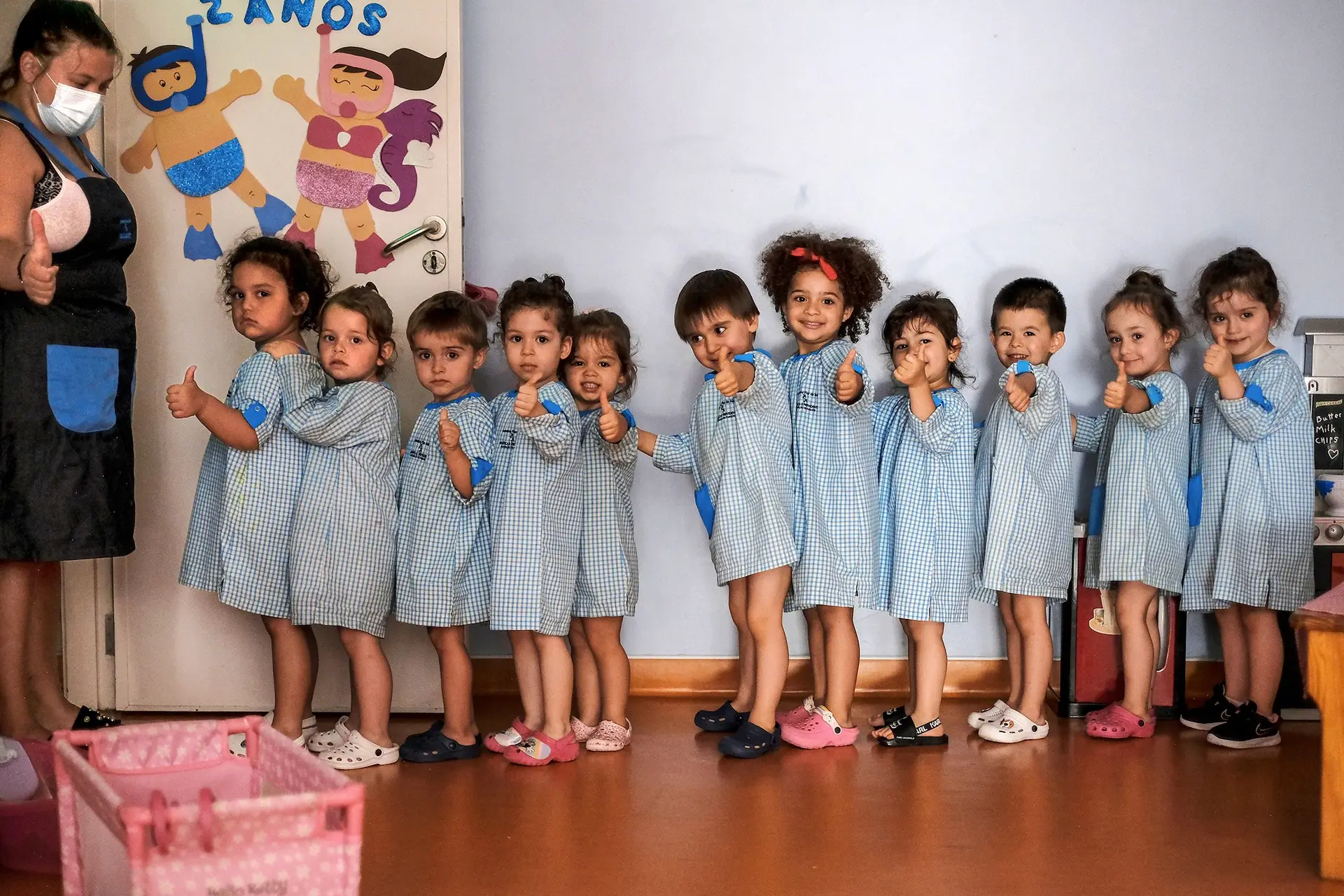 Na sala dos dois anos da creche Flor de Abril há três meninos a precisarem de terapia da fala