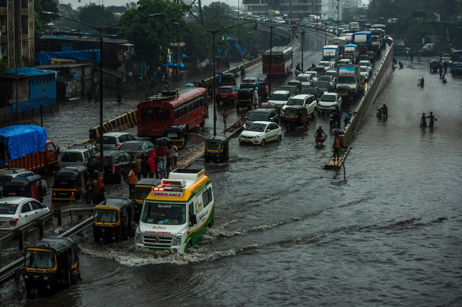 Alterações climáticas: Bélgica e EUA de novo em alerta, 138 mortos na Índia, 56 na China (e o G20 falhou acordo na 6ª-feira)