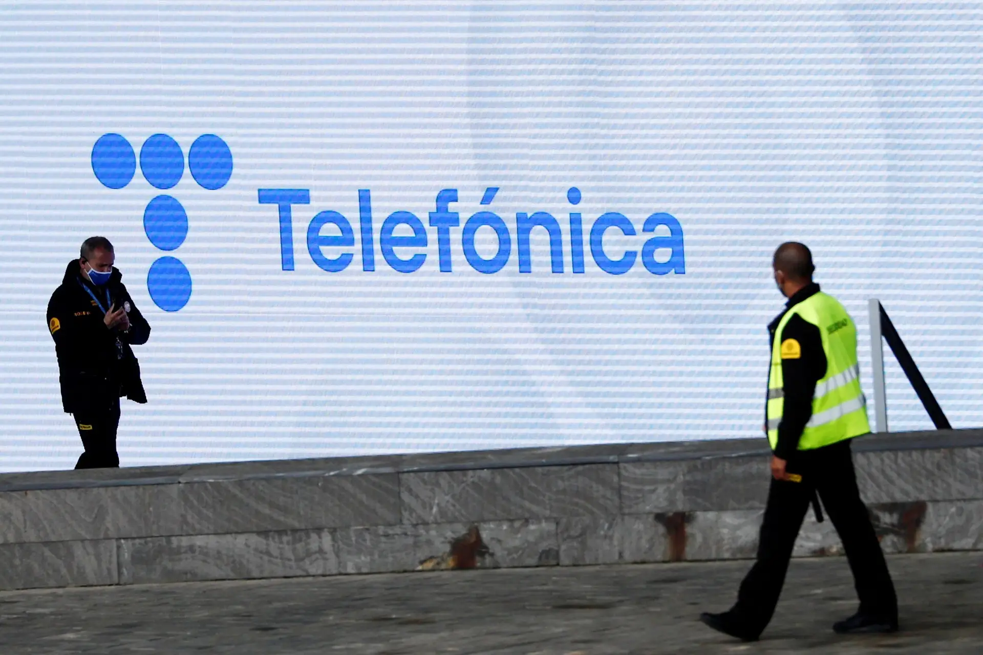 Estado deve entrar em empresas estratégicas? Telefónica reacende debate em Espanha