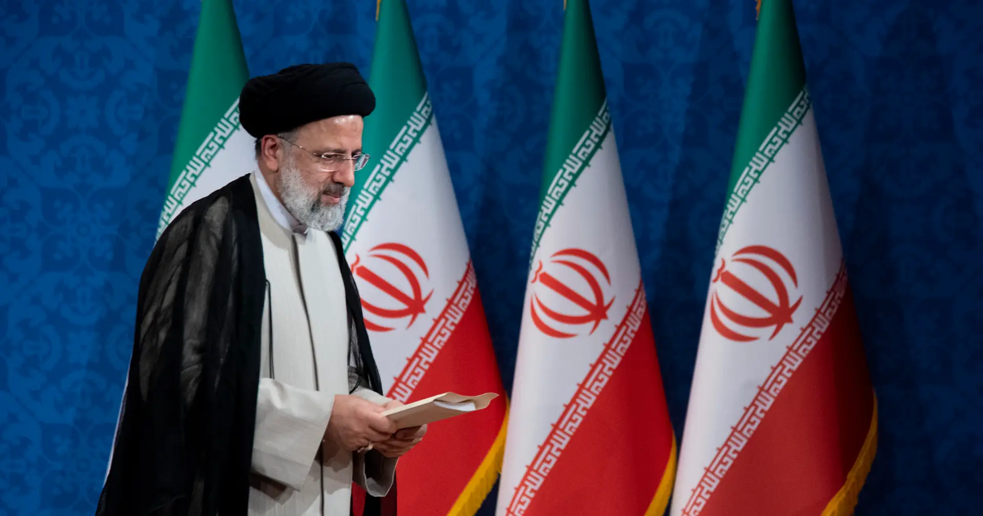 Presidente iraniano diz que não vai abrir mão de desenvolver indústria nuclear