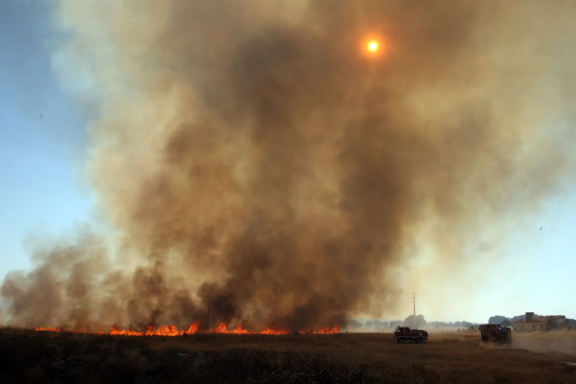 Expresso Humidade Da Noite Ajudou E Incendio Em Odemira Esta Com Reduzida Intensidade Ha Nove Meios Aereos Em Acao Com Video