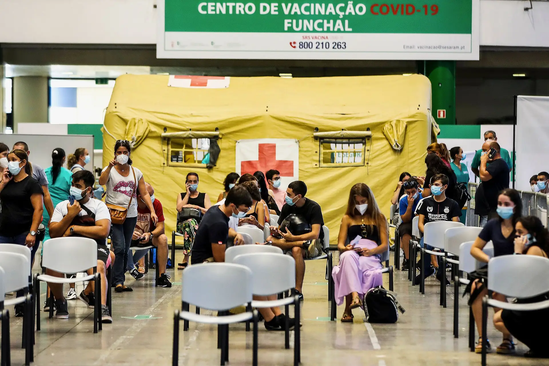 A vacinação dos jovens entre os 16 e os 17 anos arrancou primeiro na Madeira, em agosto