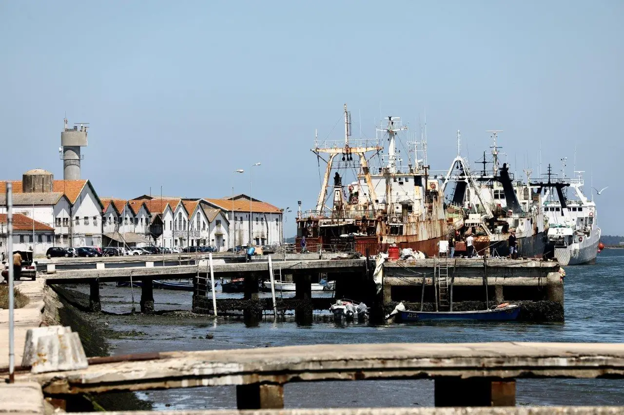 O cais de embarque dos navios de pesca longínqua no Porto de Aveiro