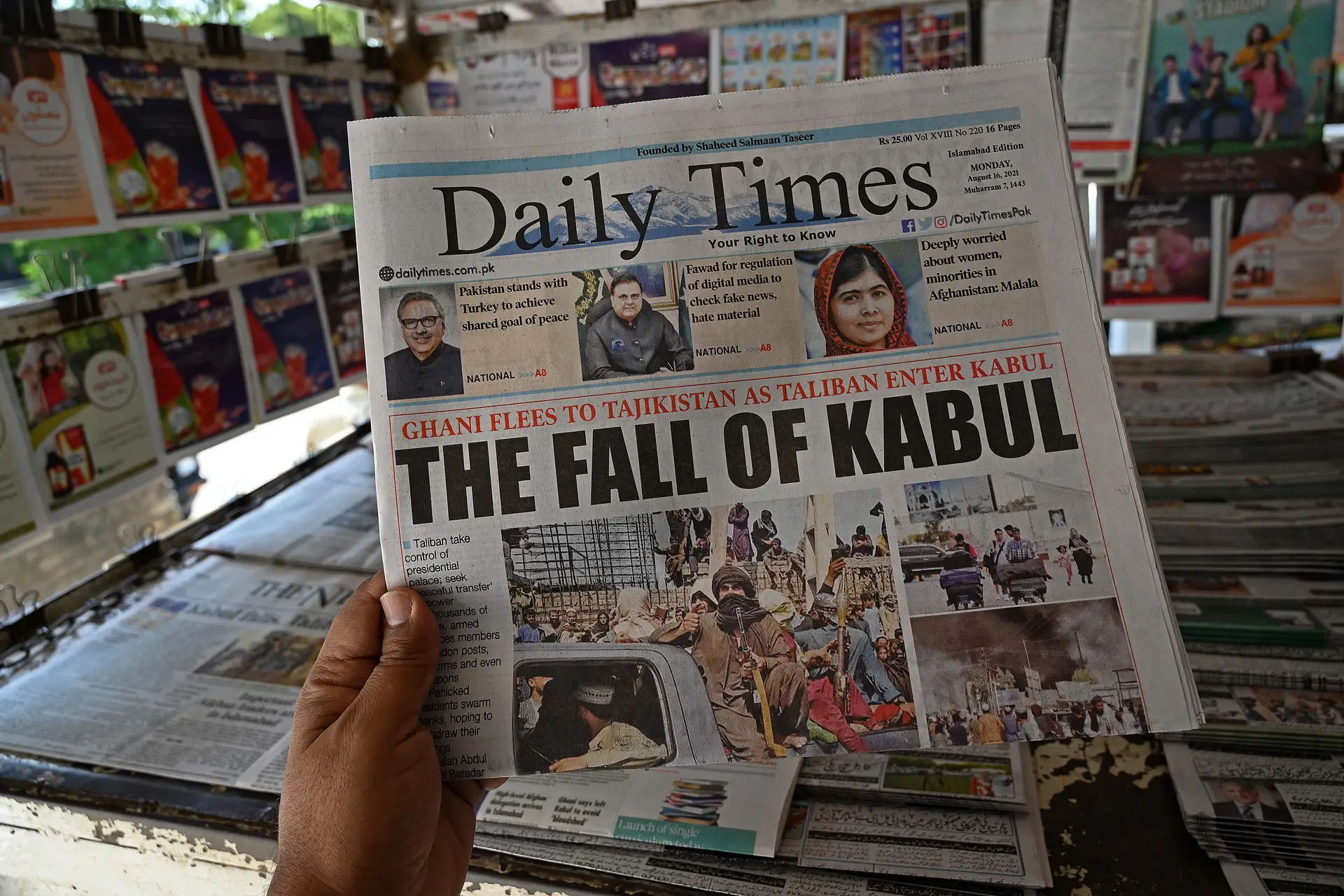 "A queda de Cabul" para os talibãs é notícia em todo o mundo