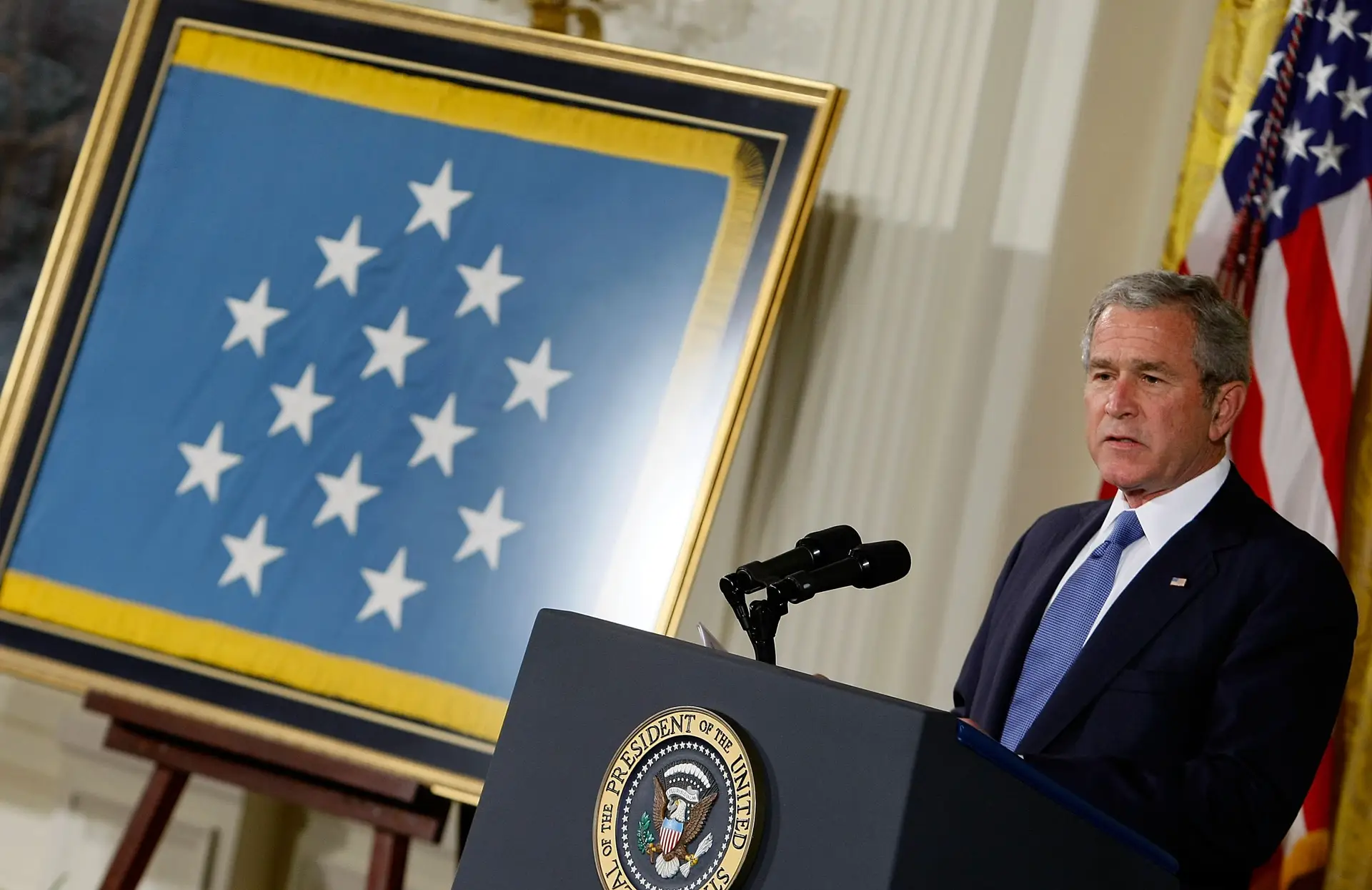 George W. Bush, o homem que invadiu o Afeganistão em 2001, está “de coração pesado” pelo início de um novo reinado talibã no país